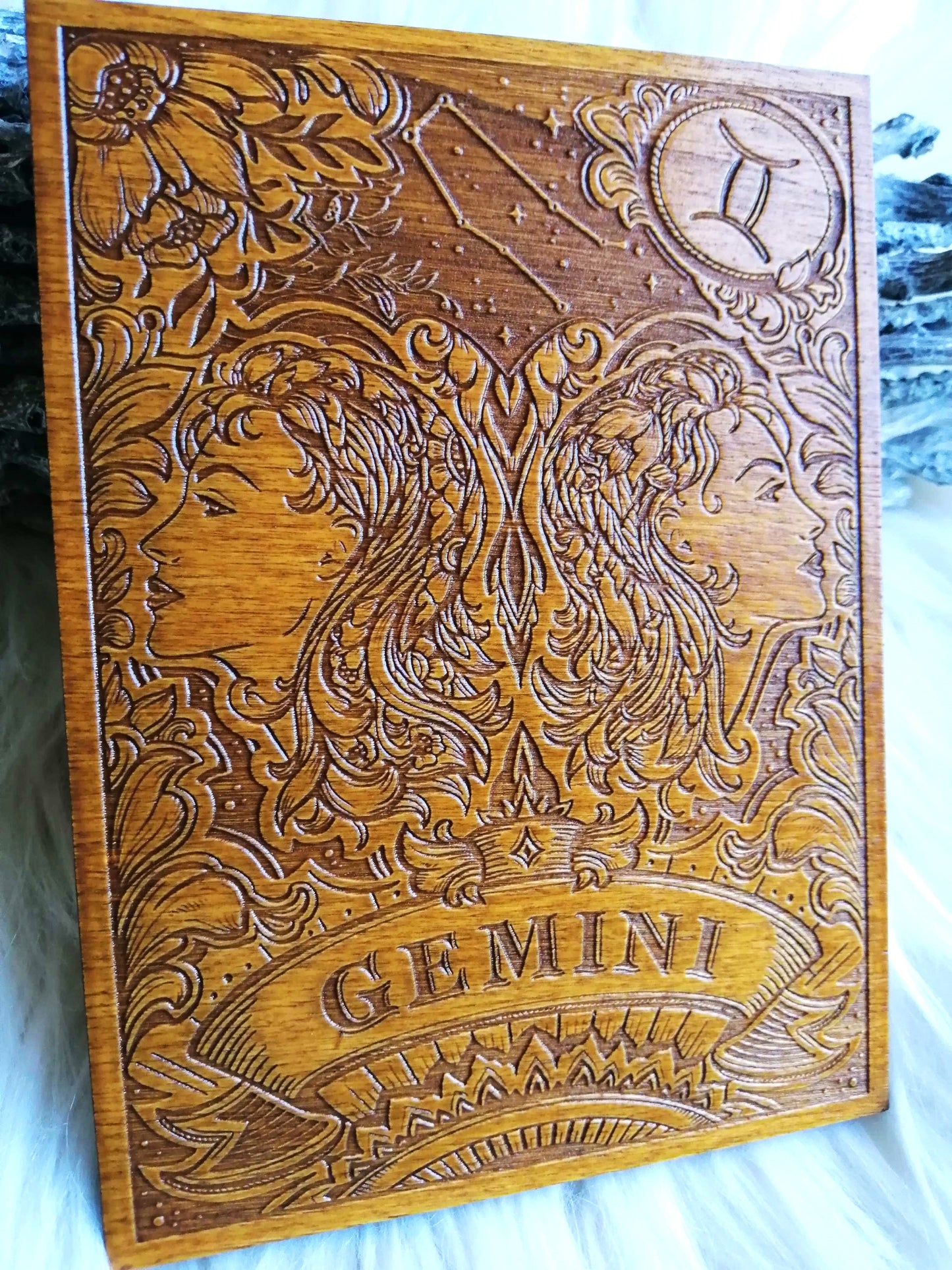 ♒ Signe du Zodiaque – Gravure Artisanale en Bois, Décoration Astrologique Unique