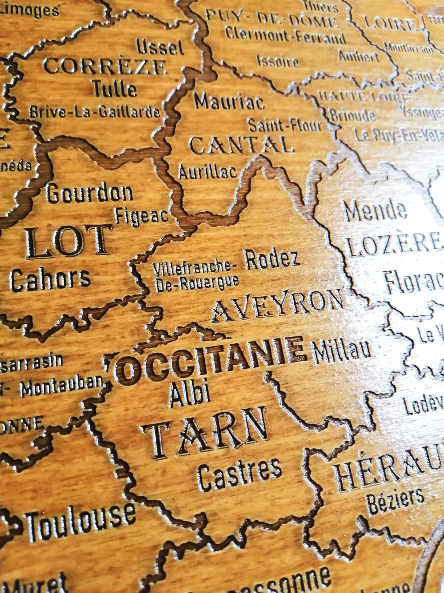 Carte de France en Gravure sur Bois - Décoration Artisanale Unique, Accessoire Rustique pour Votre Intérieur