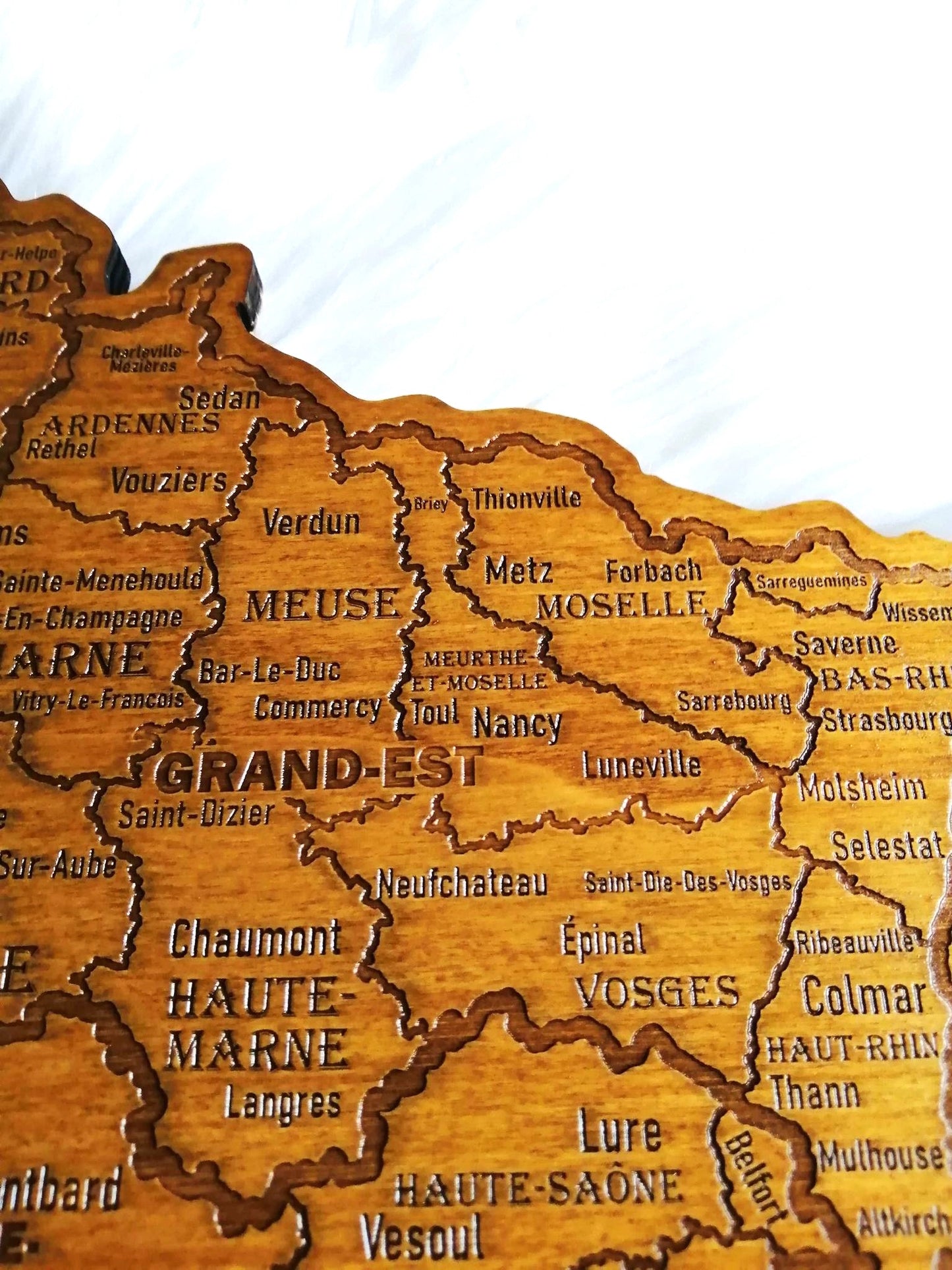 Carte de France en Gravure sur Bois - Décoration Artisanale Unique, Accessoire Rustique pour Votre Intérieur