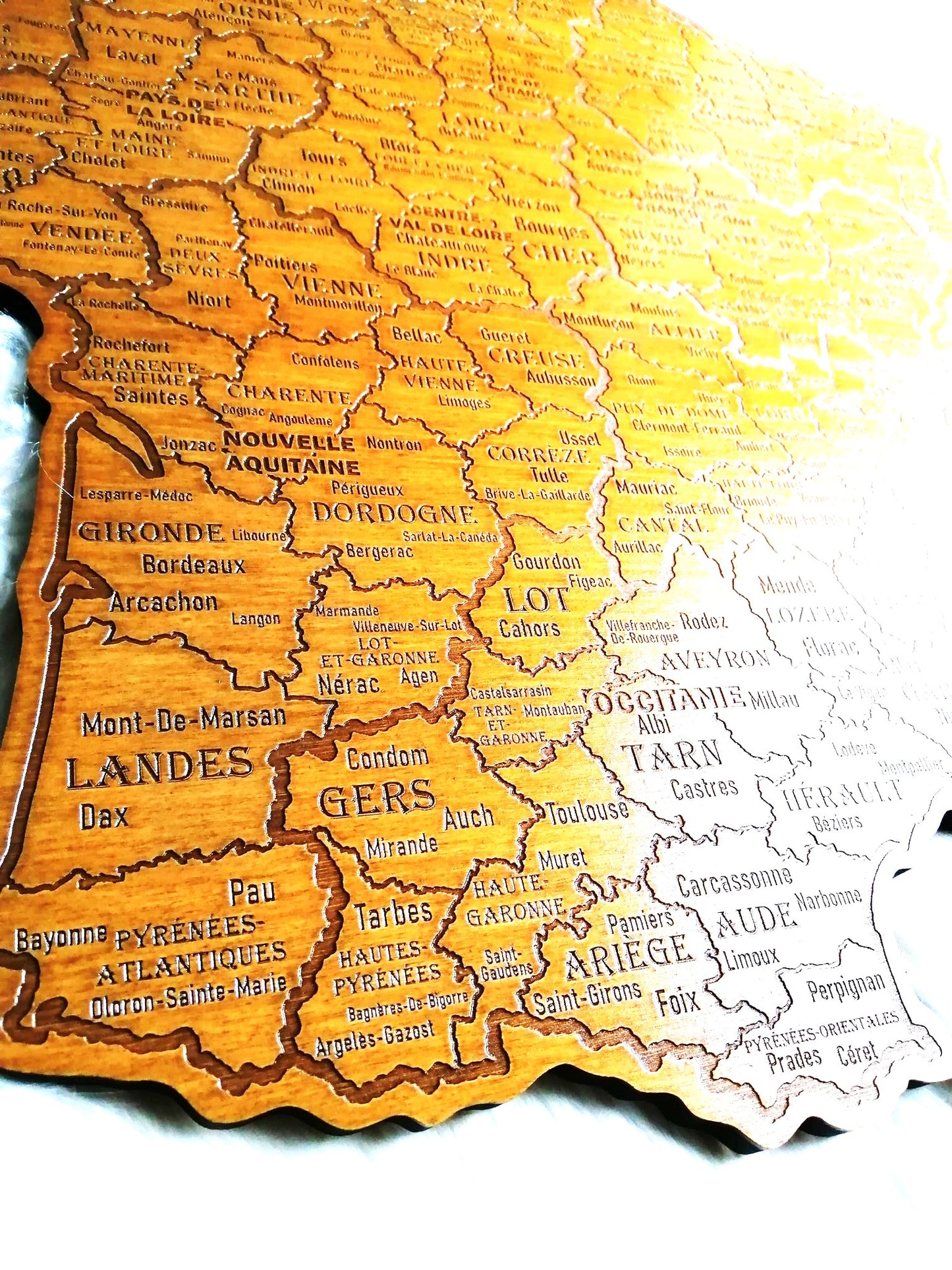 Carte de France en Gravure sur Bois - Décoration Artisanale Unique, Accessoire Rustique pour Votre Intérieur