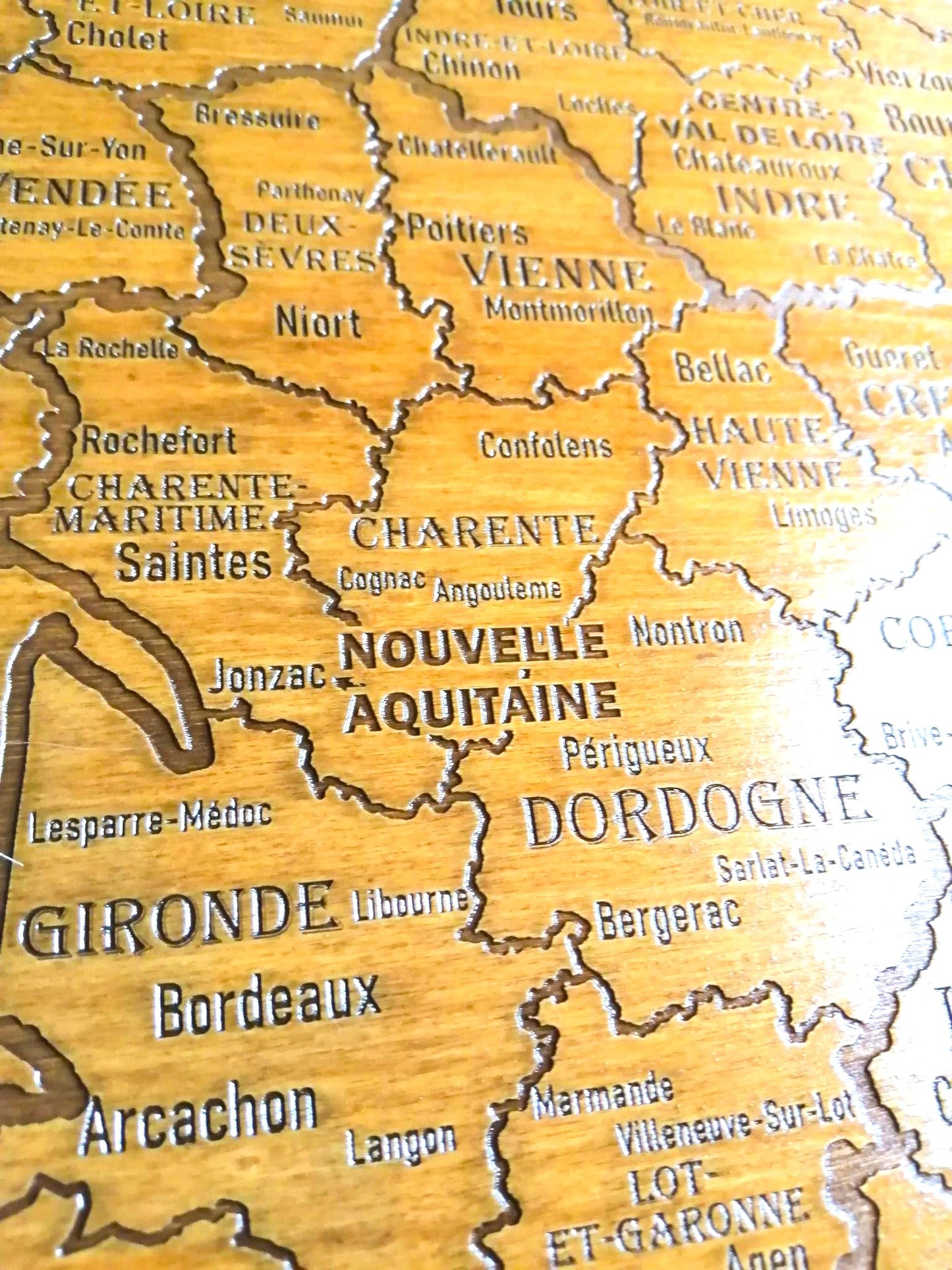 Carte de France en Gravure sur Bois - Décoration Artisanale Unique, Accessoire Rustique pour Votre Intérieur