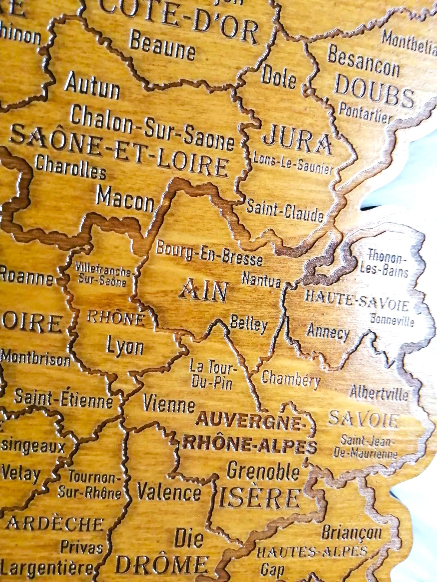 Carte de France en Gravure sur Bois - Décoration Artisanale Unique, Accessoire Rustique pour Votre Intérieur
