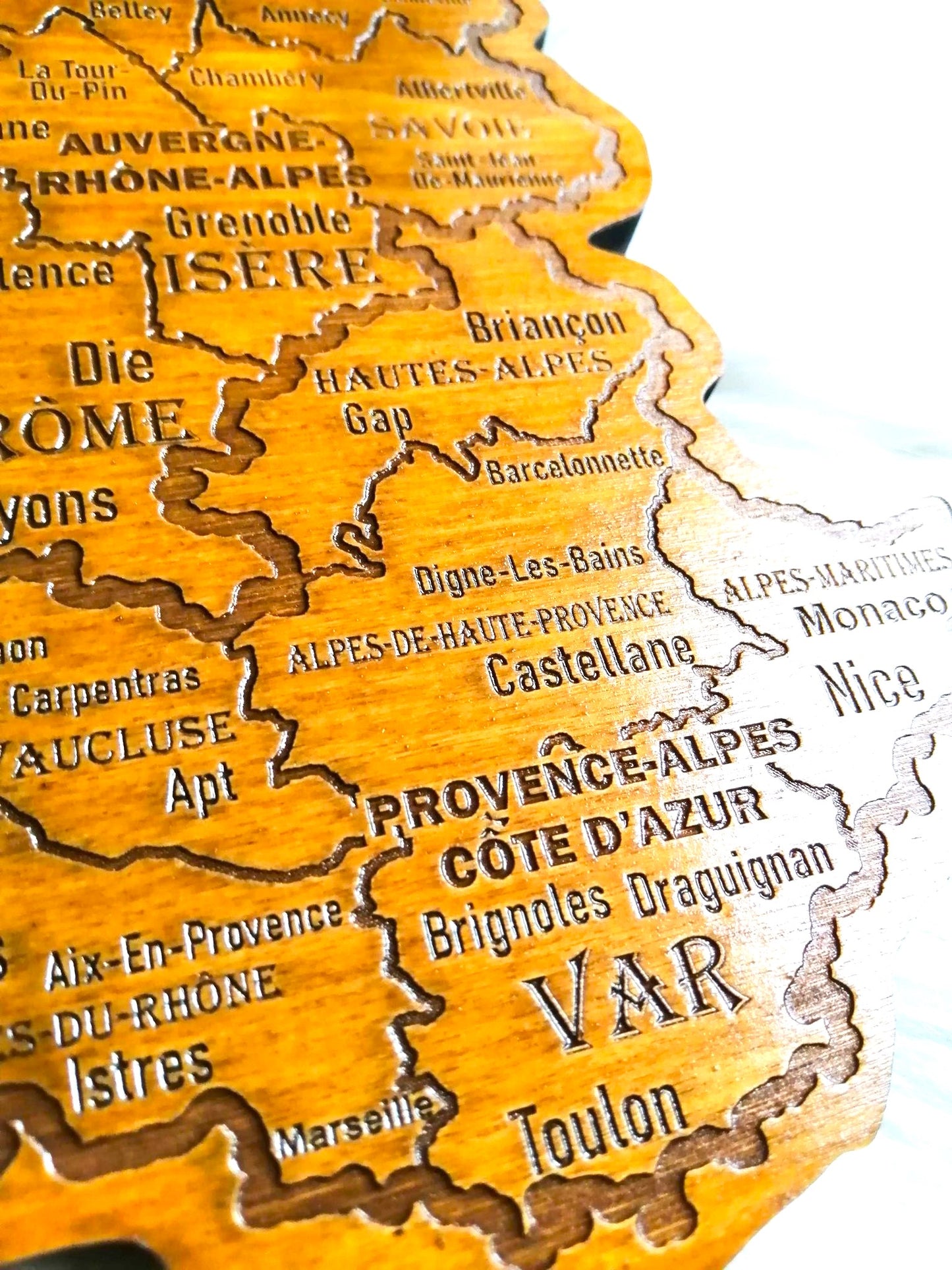 Carte de France en Gravure sur Bois - Décoration Artisanale Unique, Accessoire Rustique pour Votre Intérieur