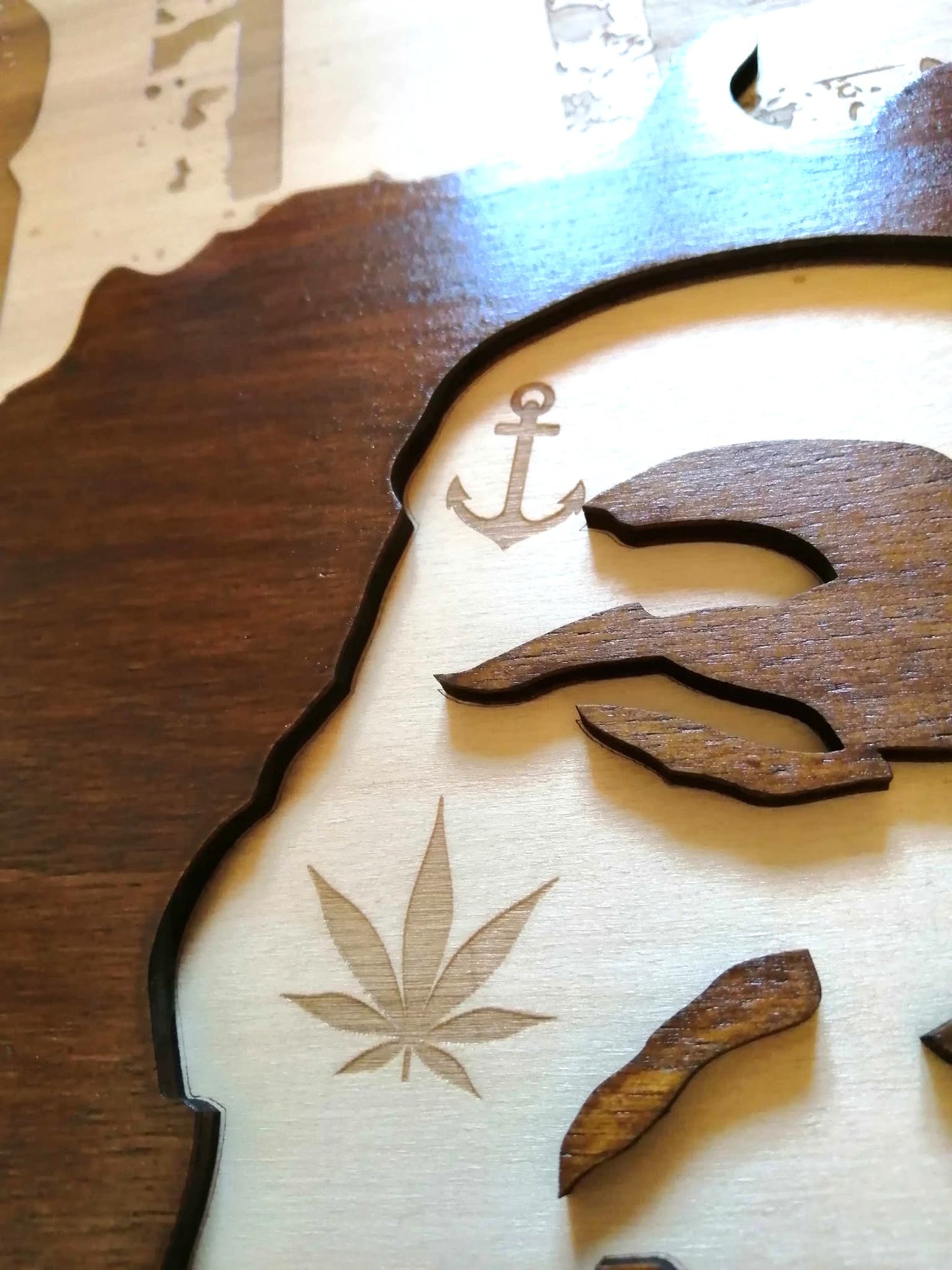 Tableau mural Bob Marley en bois gravé - Accessoire de décoration idéal pour un intérieur reggae et pop art