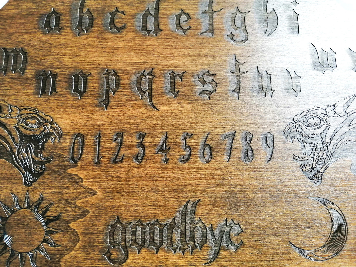 Planche Ouija 'La Gargouille' Artisanale - Grand Format en Bois, Divination et Décoration Mystique Unique
