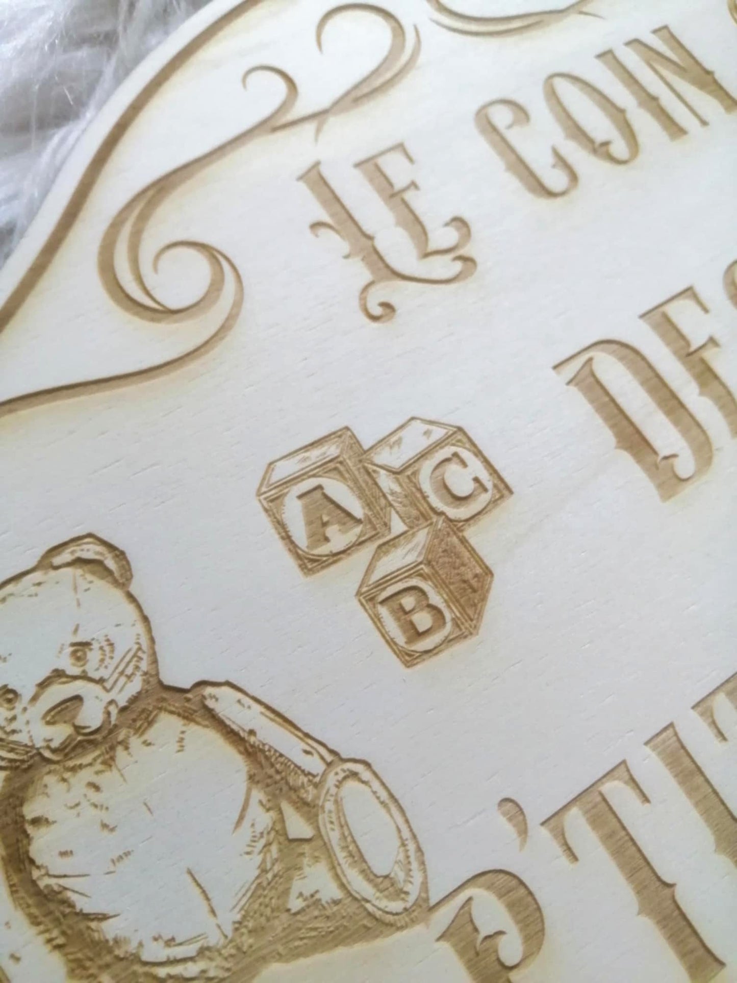 Décoration chambre enfant artisanale gravée sur bois