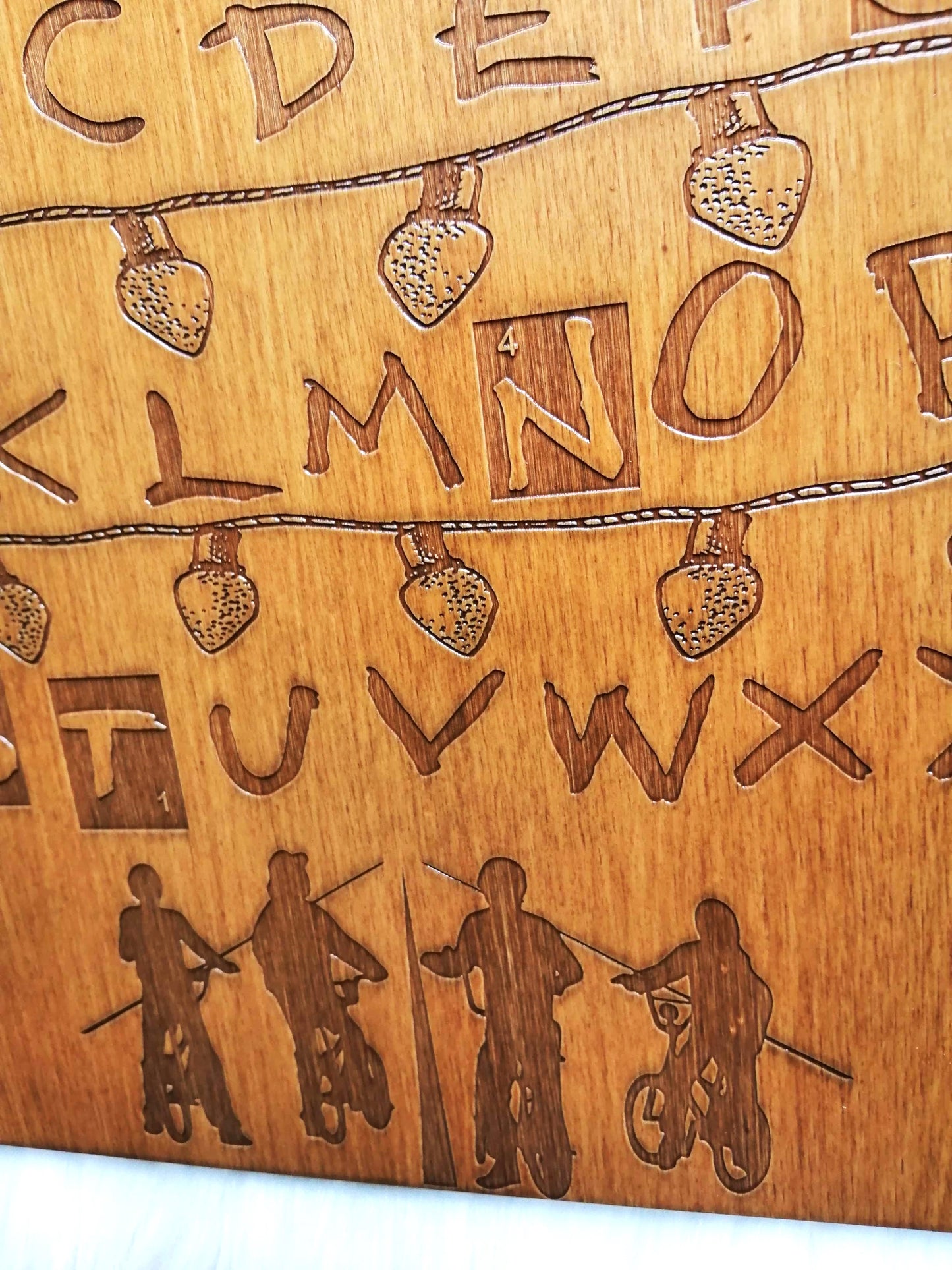 Planche Ouija Stranger Things Artisanale - Grand Format, Bois de Qualité, Divination et Décoration Mystique