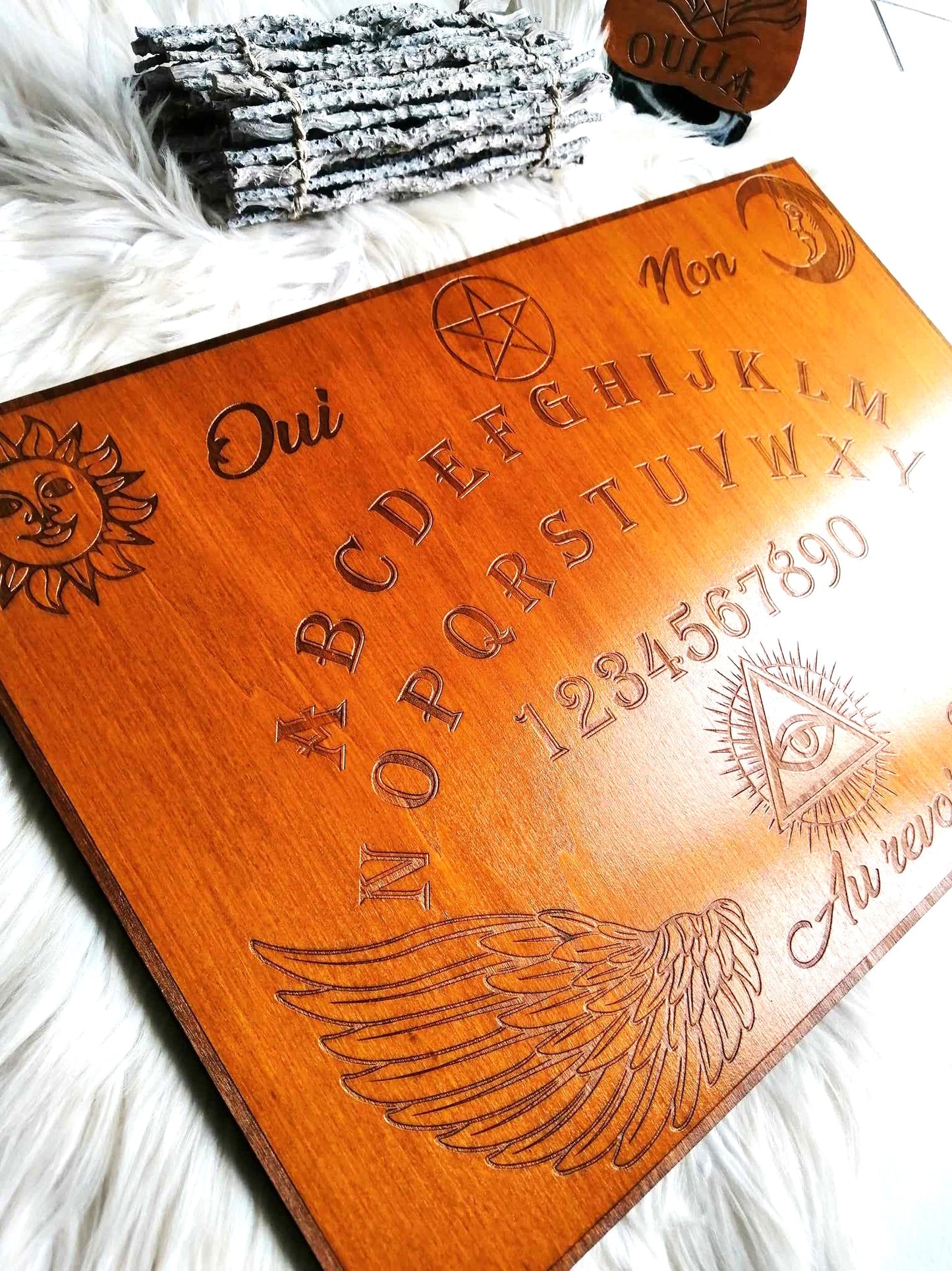 Planche Ouija blanche en bois avec goutte fournie - Accessoire complet pour pratiques spirituelles
