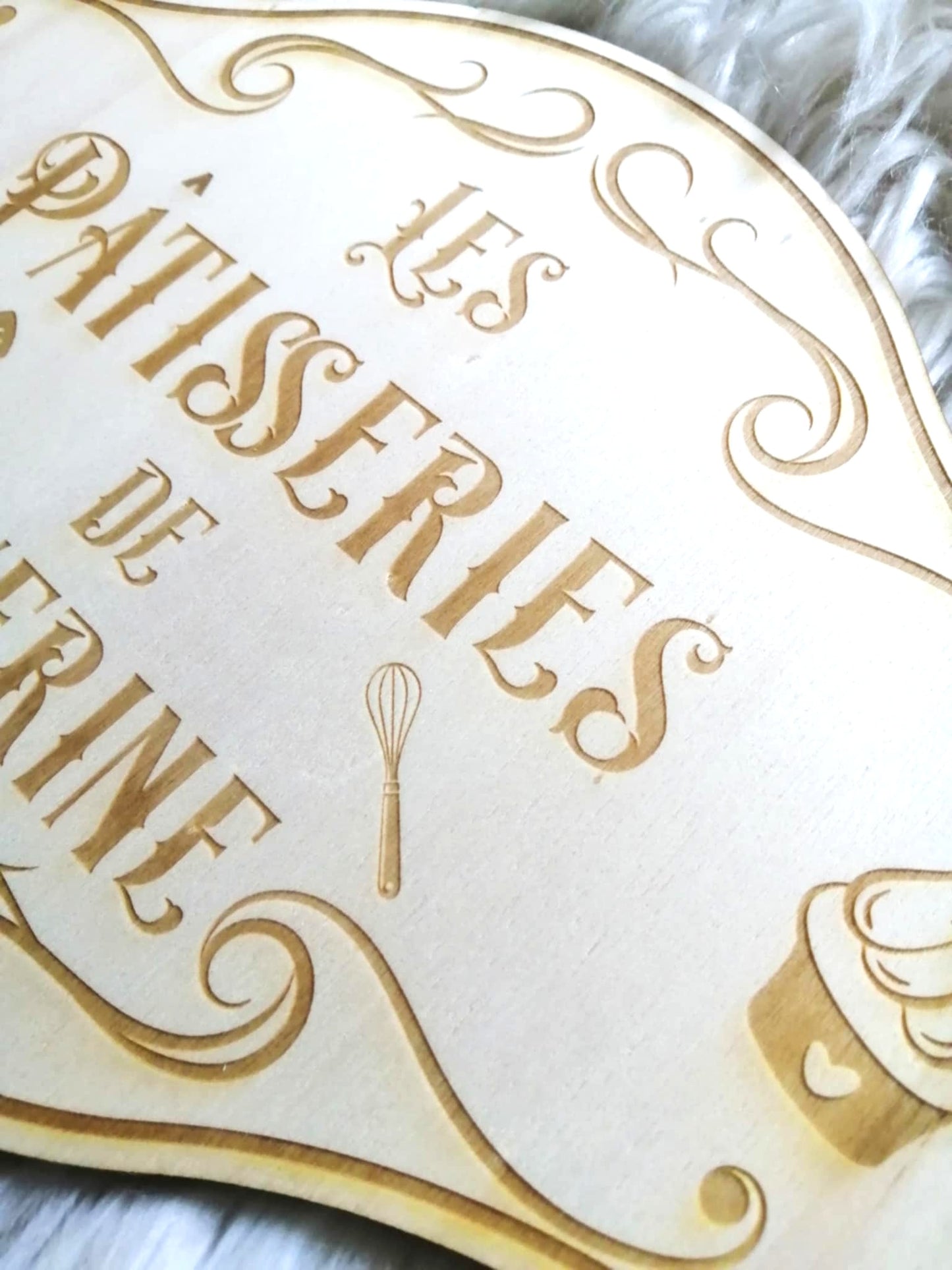 Plaque personnalisée bois – Les pâtisseries de Séverine – Cadeau gourmand