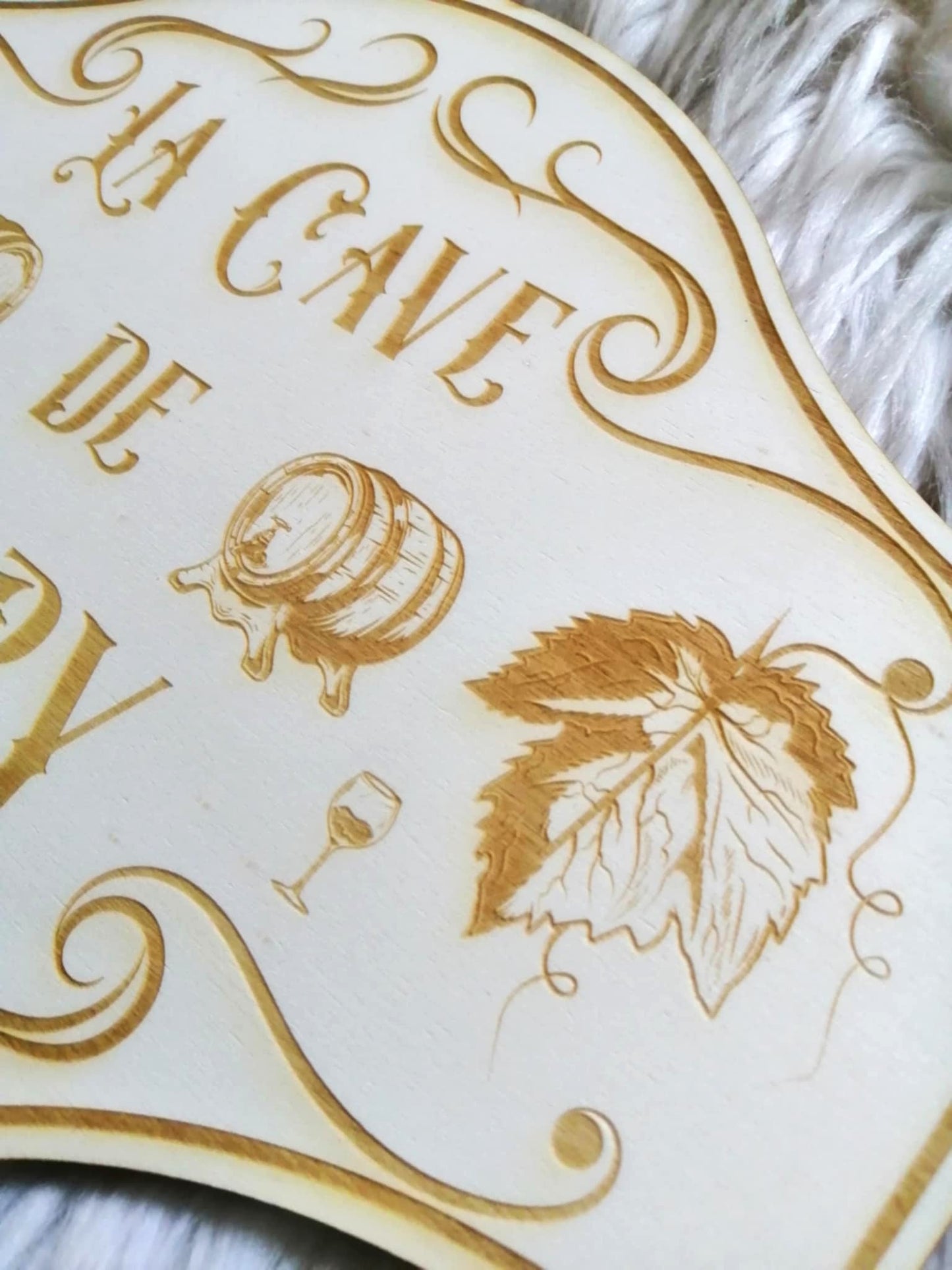 Plaque personnalisée fabriquée à Roanne - La cave de Papy en bois gravé