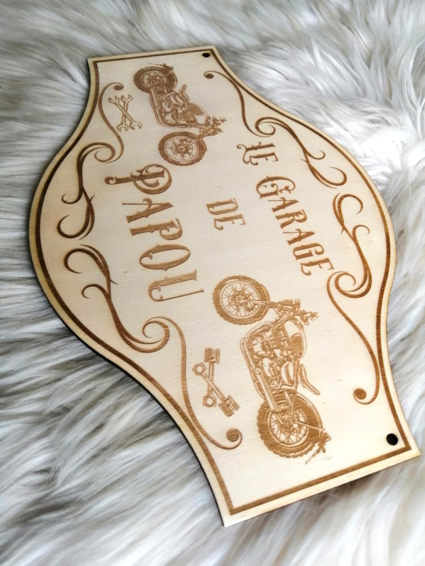 Plaque personnalisée Le garage de Papa, gravée avec moto custom et clés à molette