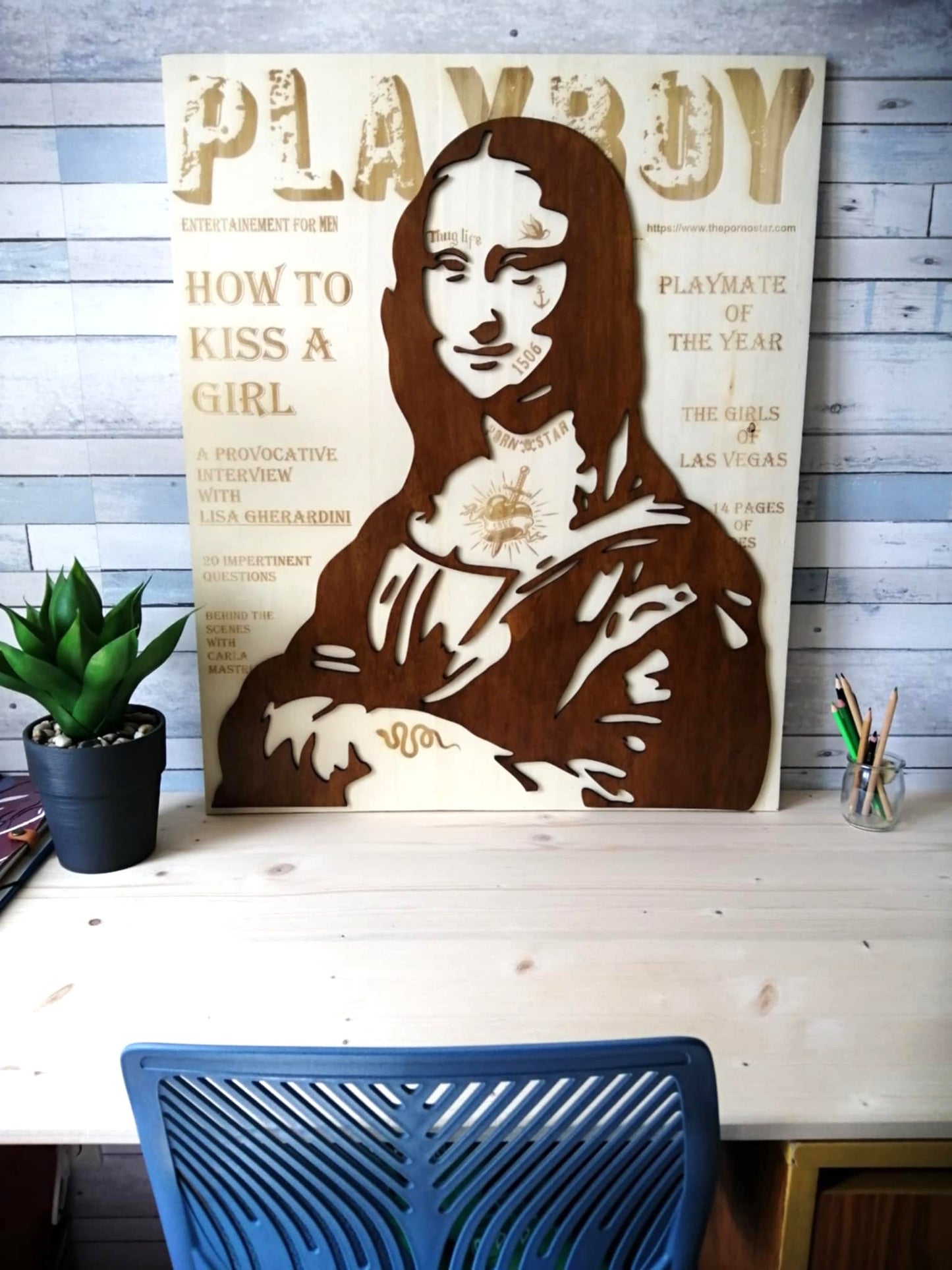 Portrait de la Joconde en bois gravé et découpé, style art pop