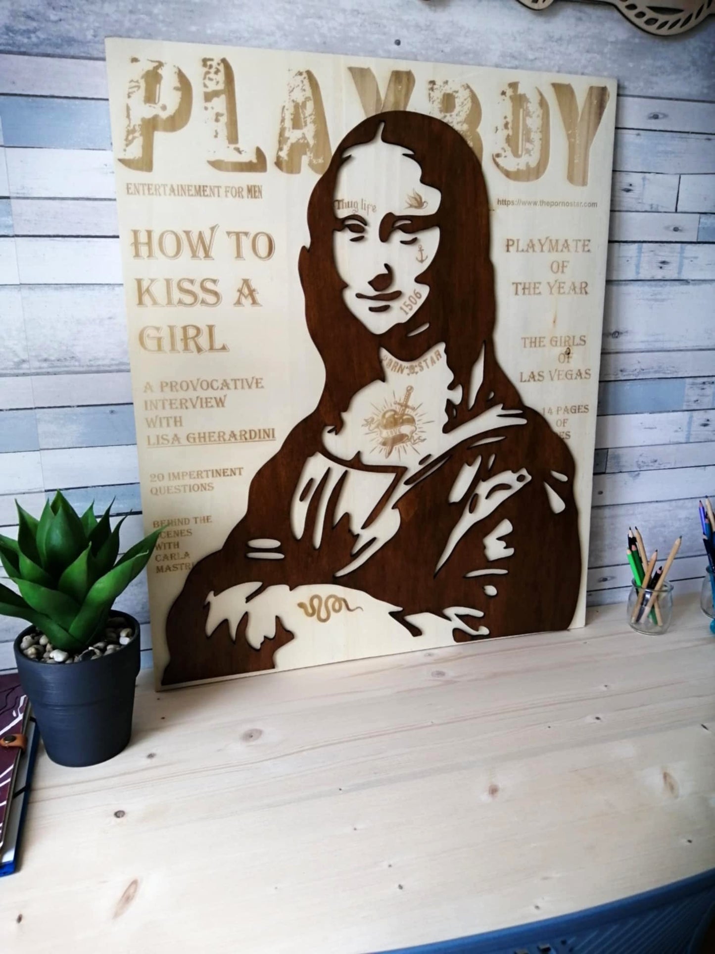 Tableau mural en bois représentant la Joconde dans un design moderne