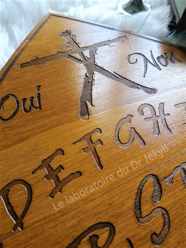 Planche Ouija The Witch Artisanale - Grand Format en Bois, Divination et Décoration Mystique Unique