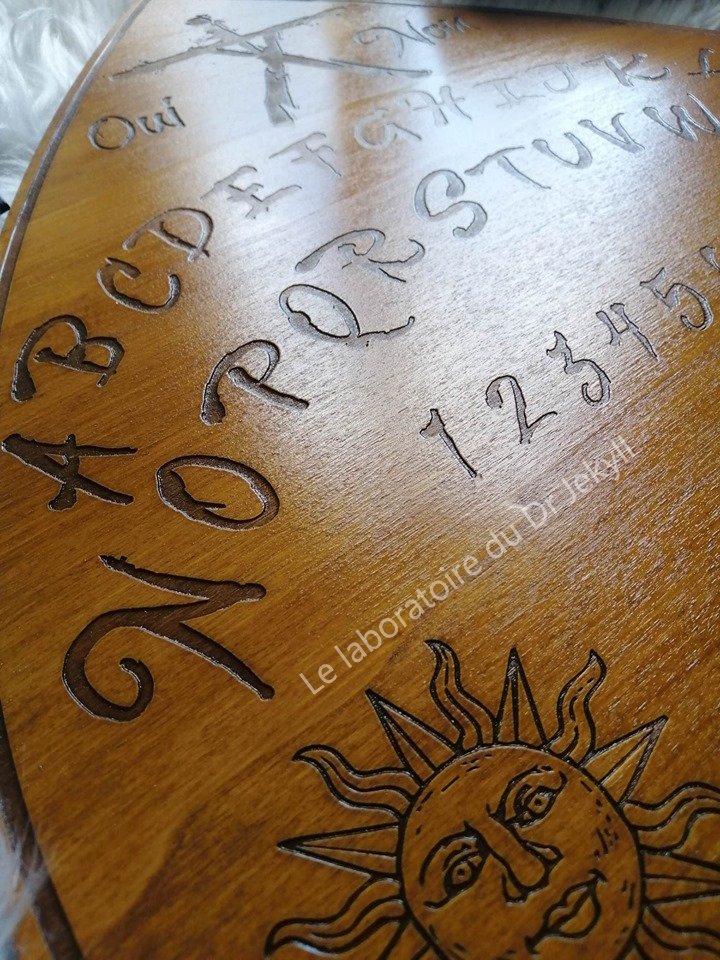 Planche Ouija The Witch Artisanale - Grand Format en Bois, Divination et Décoration Mystique Unique