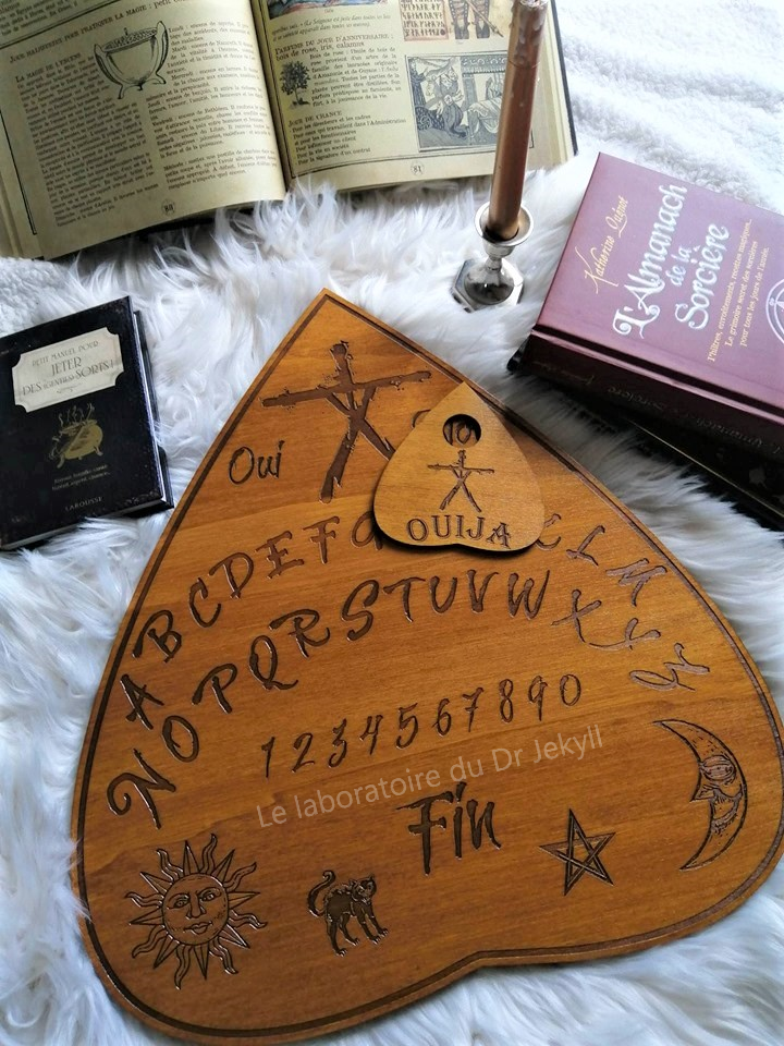 Planche Ouija The Witch Artisanale - Grand Format en Bois, Divination et Décoration Mystique Unique
