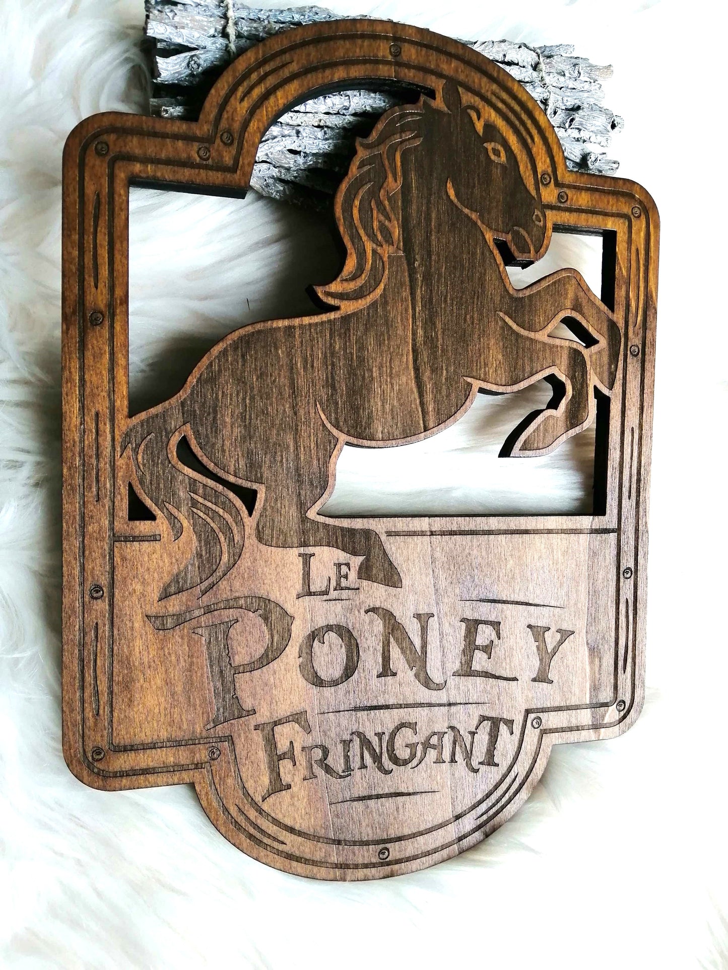 🐴 Le Poney Fringant – Gravure Artisanale en Bois, Décoration Unique et Originale