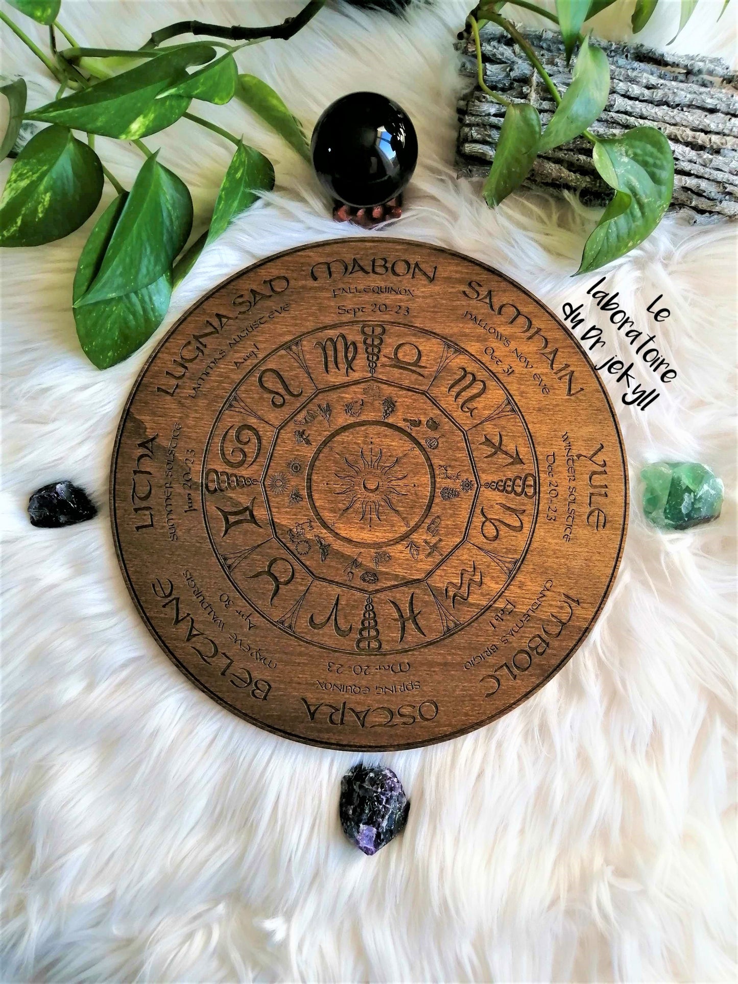 🌿 Roue de l'Année – Gravure Artisanale en Bois, Décoration Spirituelle et Ésotérique