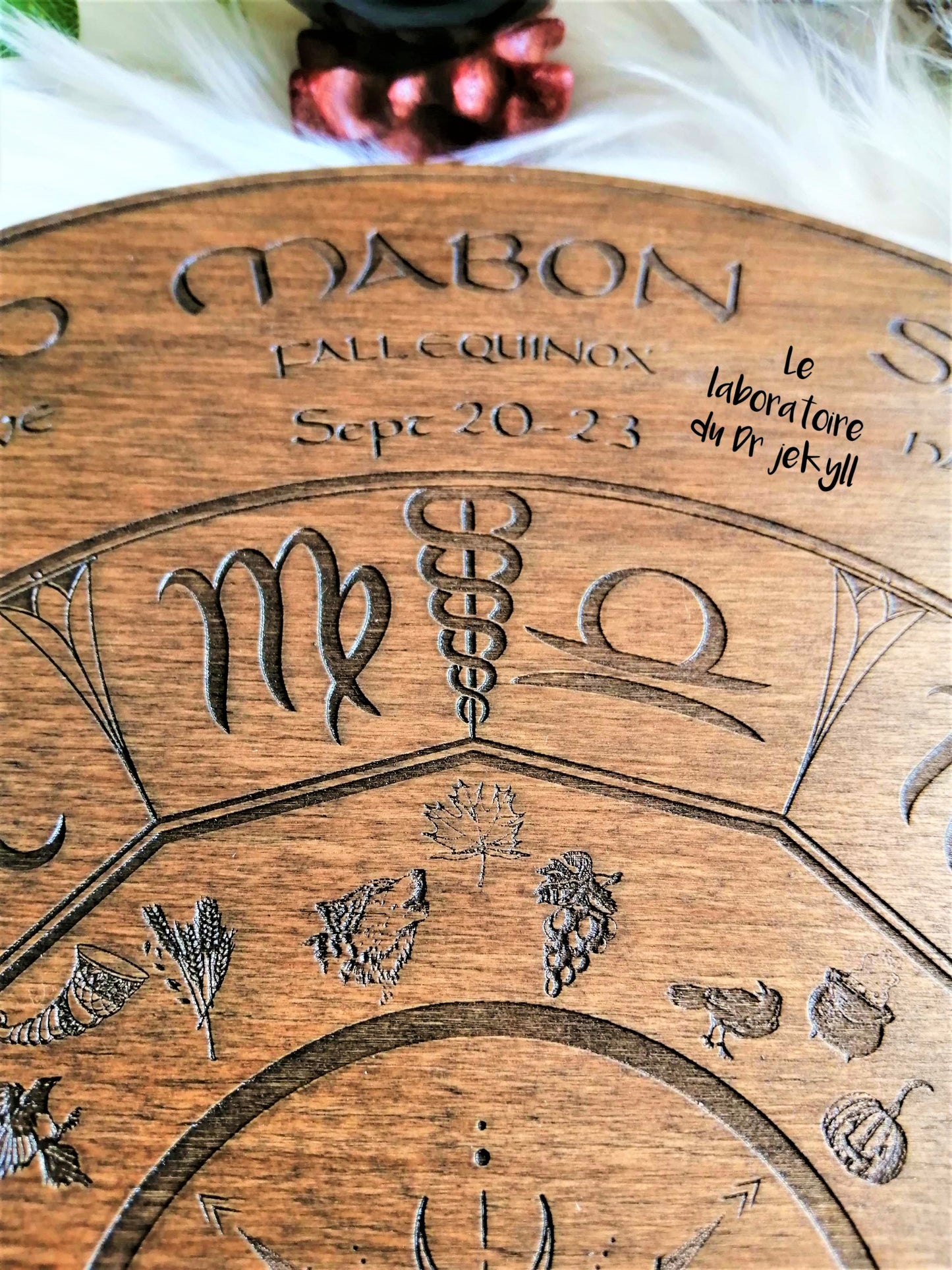 🌿 Roue de l'Année – Gravure Artisanale en Bois, Décoration Spirituelle et Ésotérique