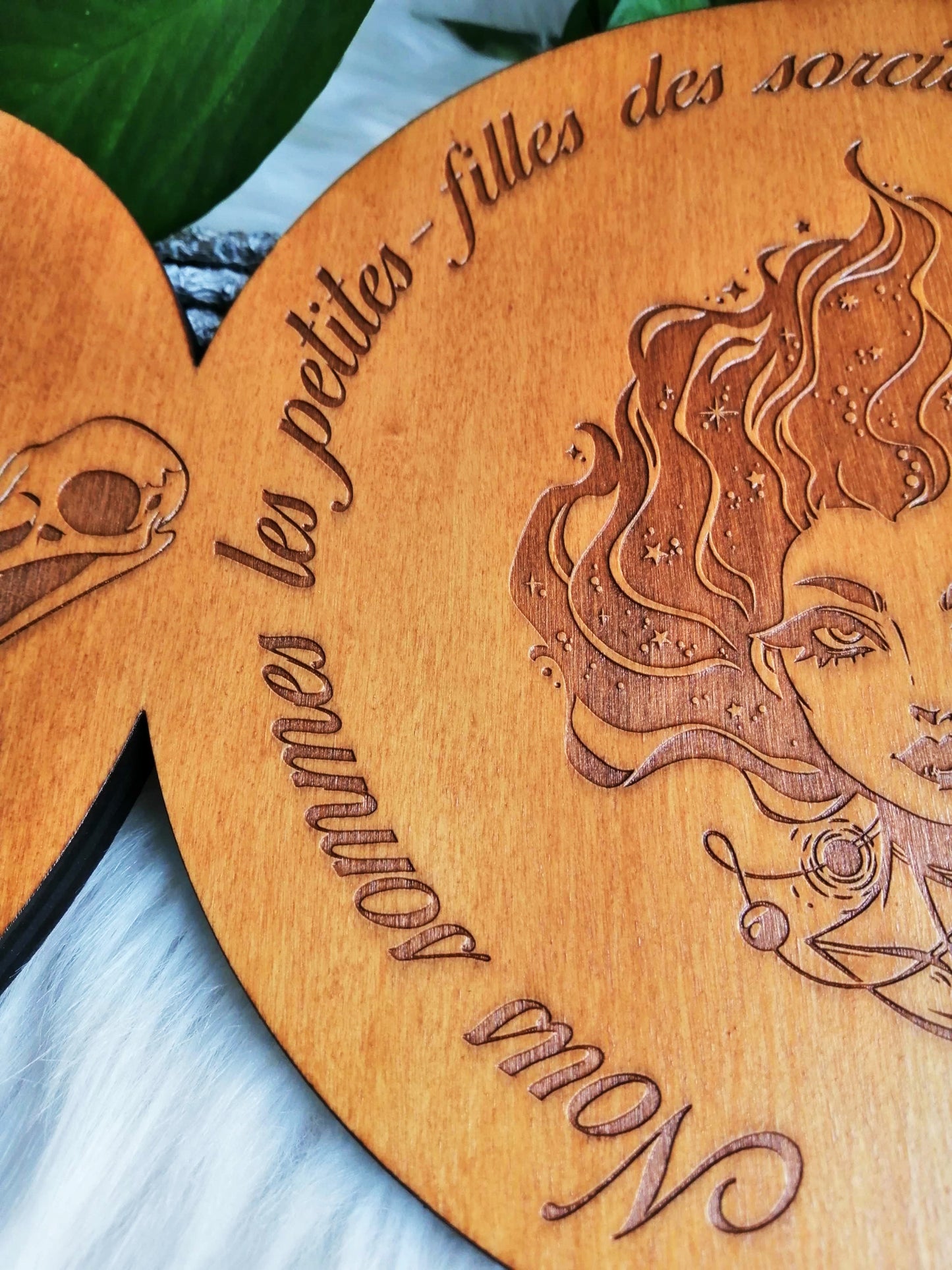 Triple lune "Nous sommes les petites-filles des sorcières que vous n'avez pas pu brûler".