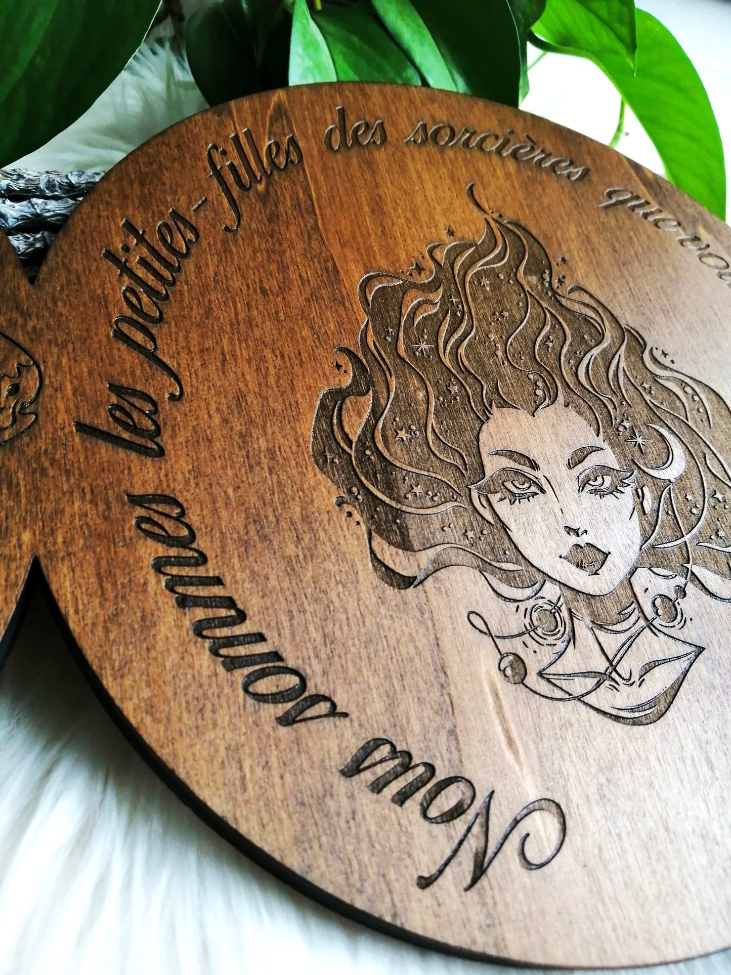 Triple lune "Nous sommes les petites-filles des sorcières que vous n'avez pas pu brûler".