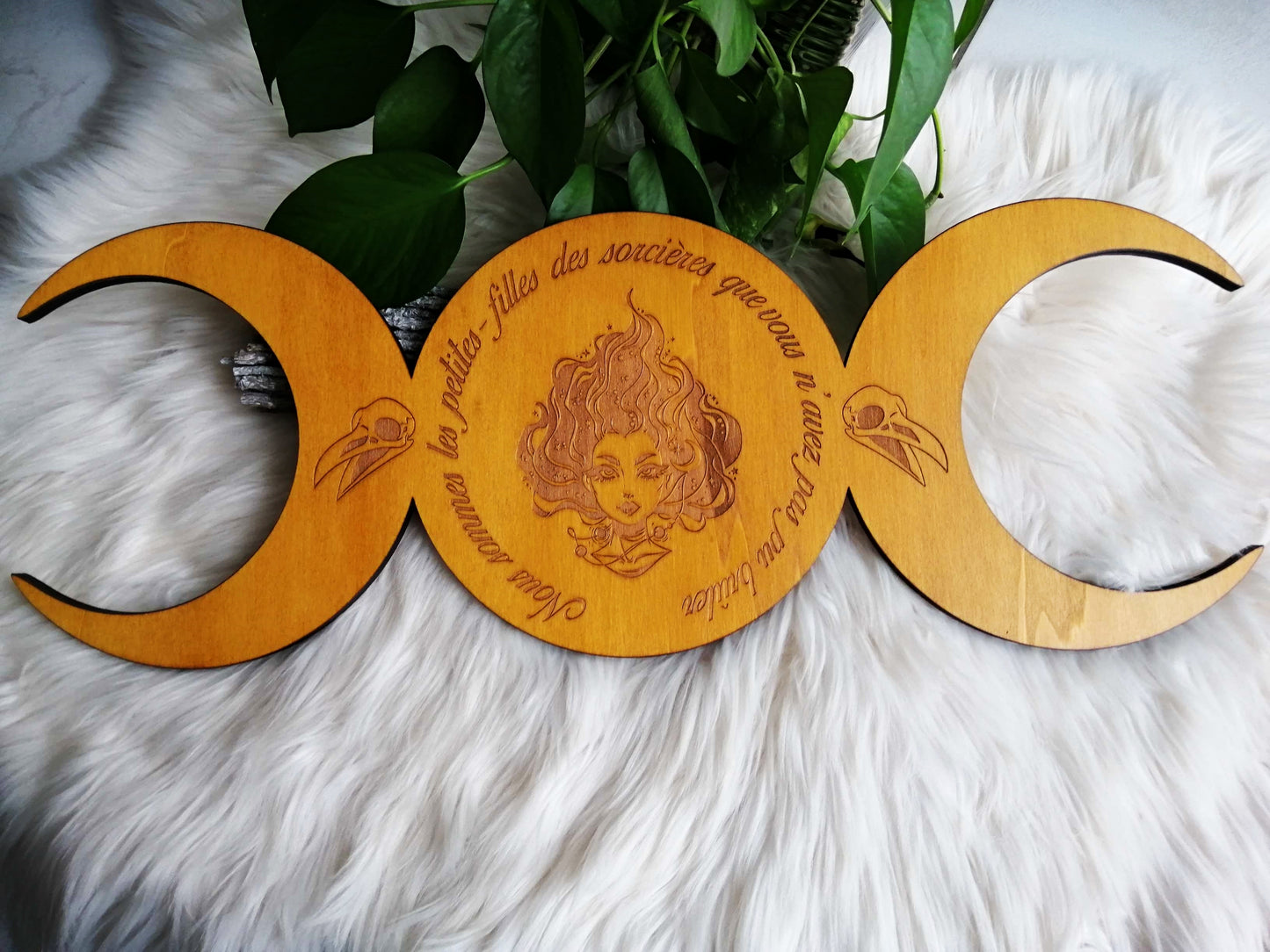 Triple lune "Nous sommes les petites-filles des sorcières que vous n'avez pas pu brûler".