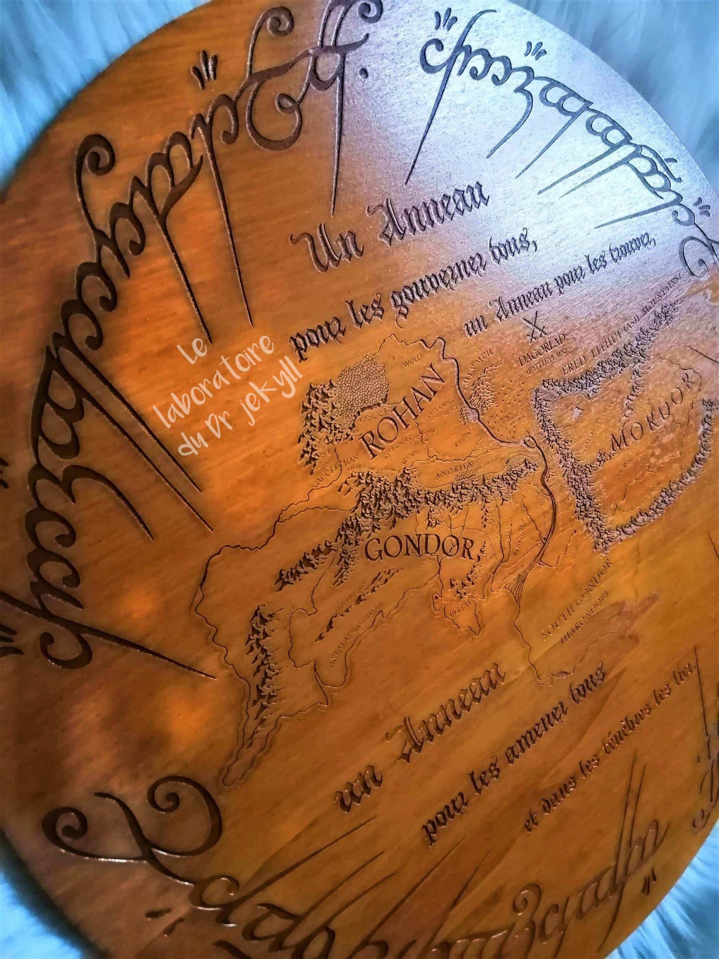 🗺️ Carte de l’Anneau Gravée en Bois – Décoration Artisanale de Fantasy Épique- Décoration Unique