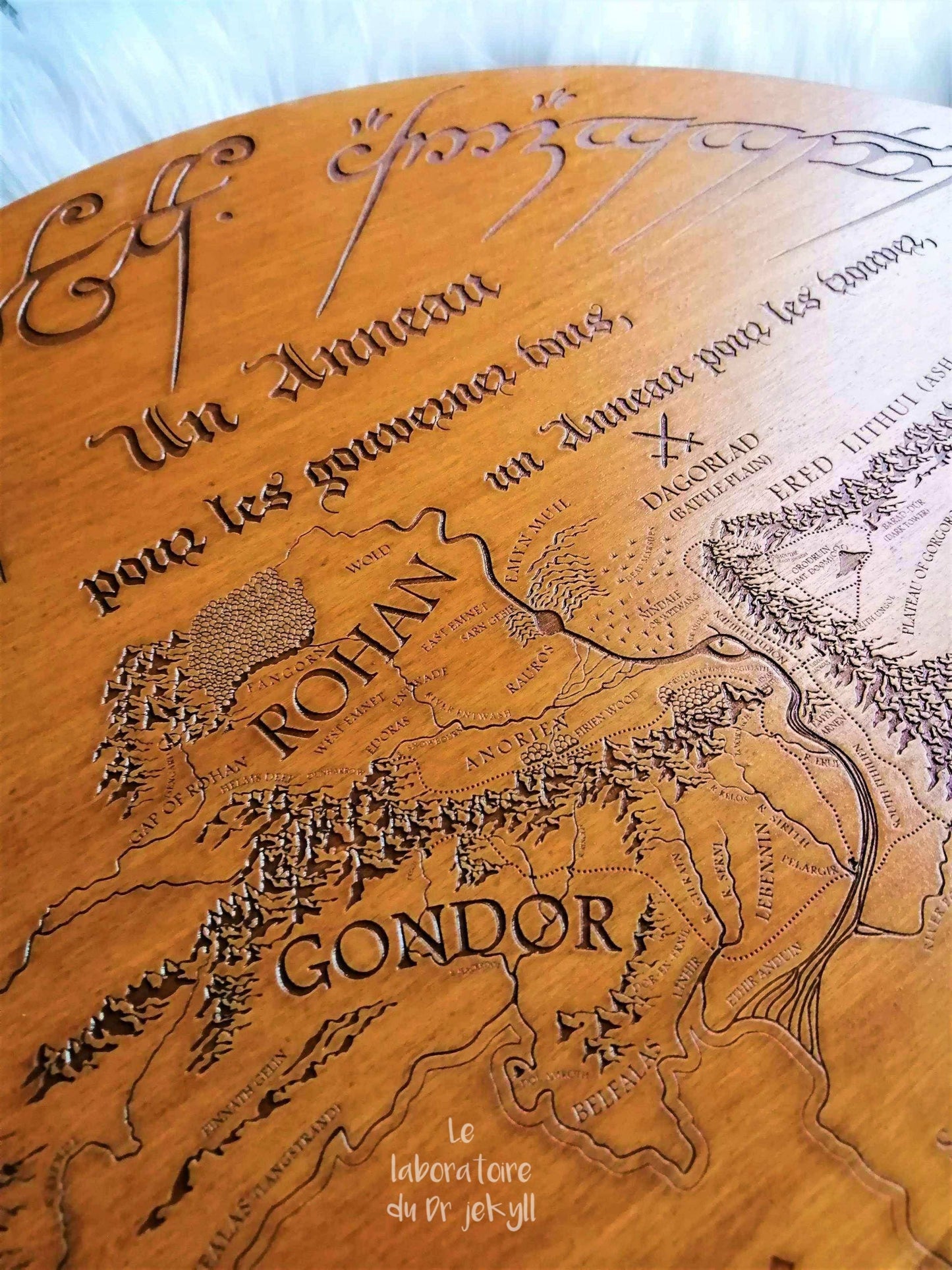 🗺️ Carte de l’Anneau Gravée en Bois – Décoration Artisanale de Fantasy Épique- Décoration Unique
