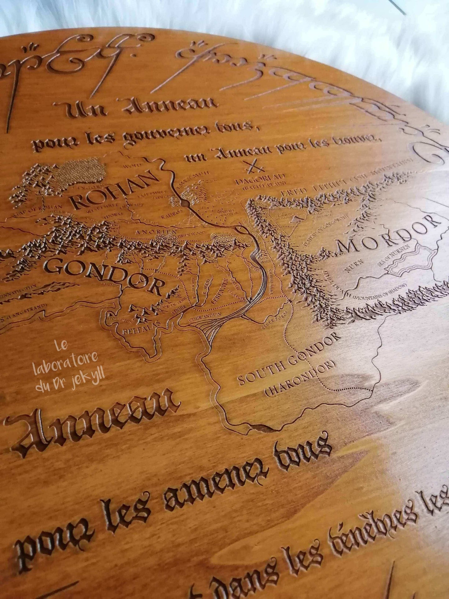 🗺️ Carte de l’Anneau Gravée en Bois – Décoration Artisanale de Fantasy Épique- Décoration Unique
