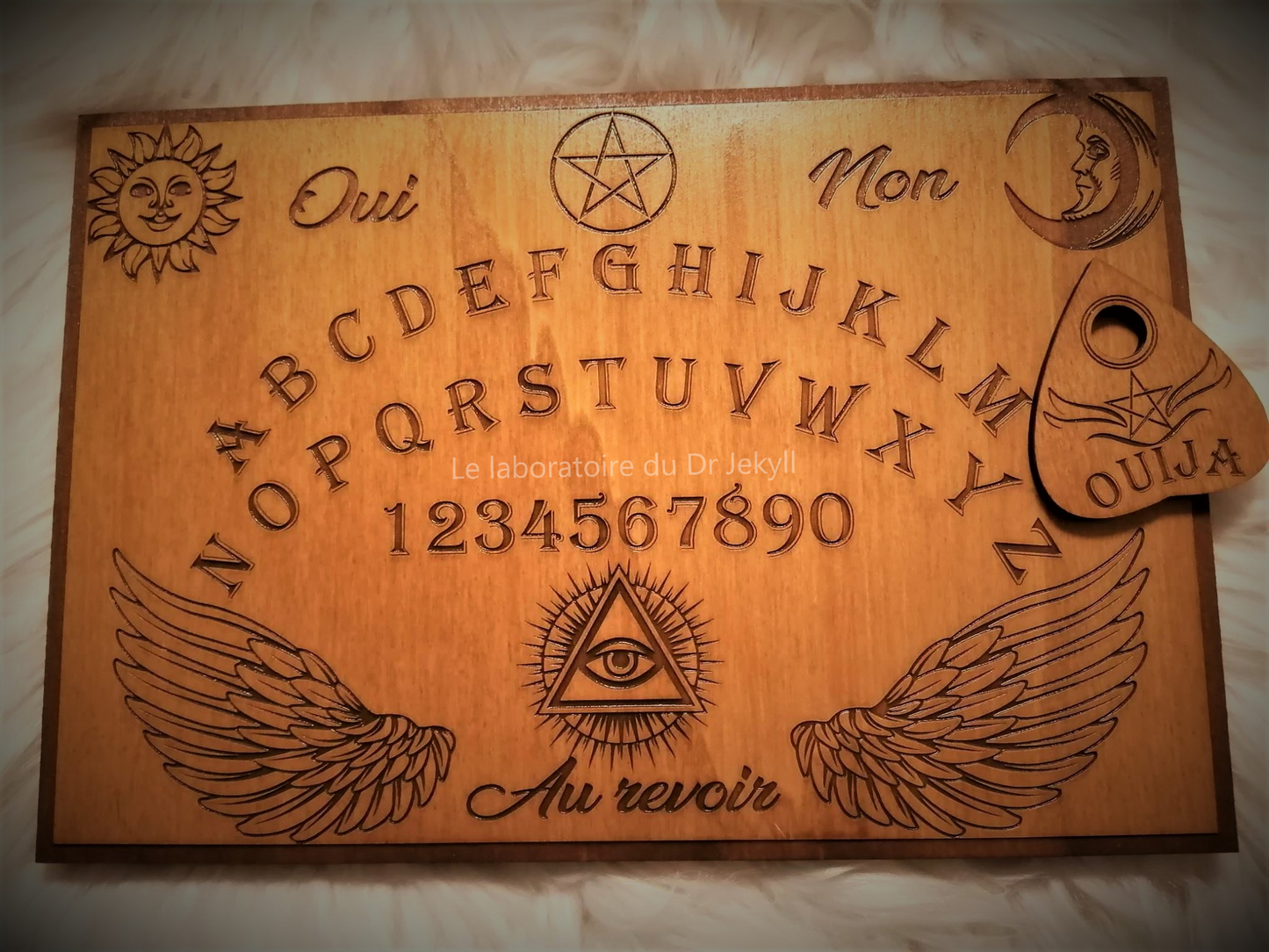 Planche Ouija blanche fabriquée artisanalement en France - Soutenez les artisans locaux