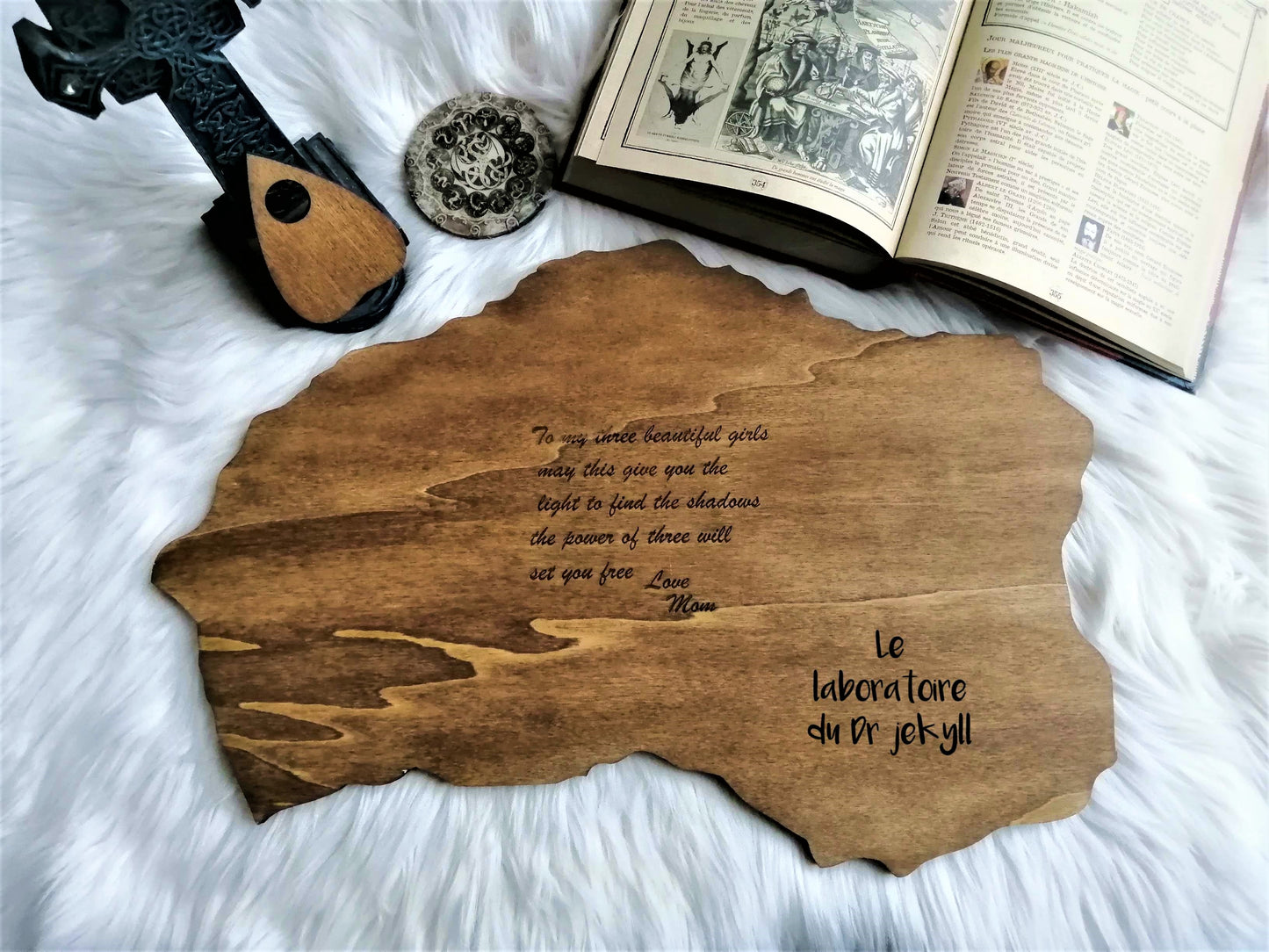 Planche Ouija Charmed fabriquée artisanalement dans la région Roannaise – Chaque pièce est unique