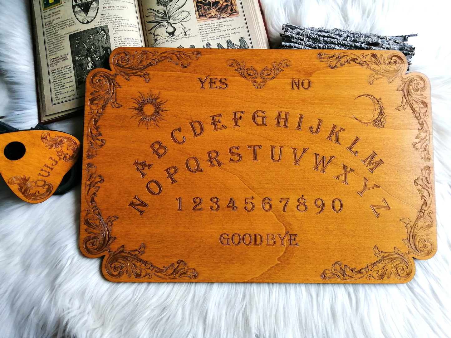 Planche Ouija La Baroque en bois gravé – Style gothique et spiritisme, idéale pour décoration et séances ésotériques