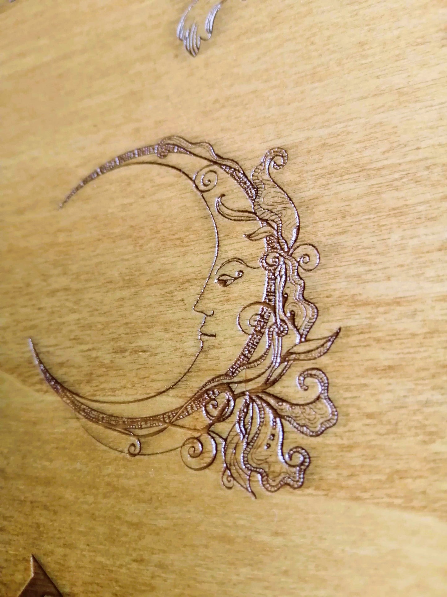 Planche Ouija La Baroque fabriquée artisanalement dans la région Roannaise – Chaque pièce est unique