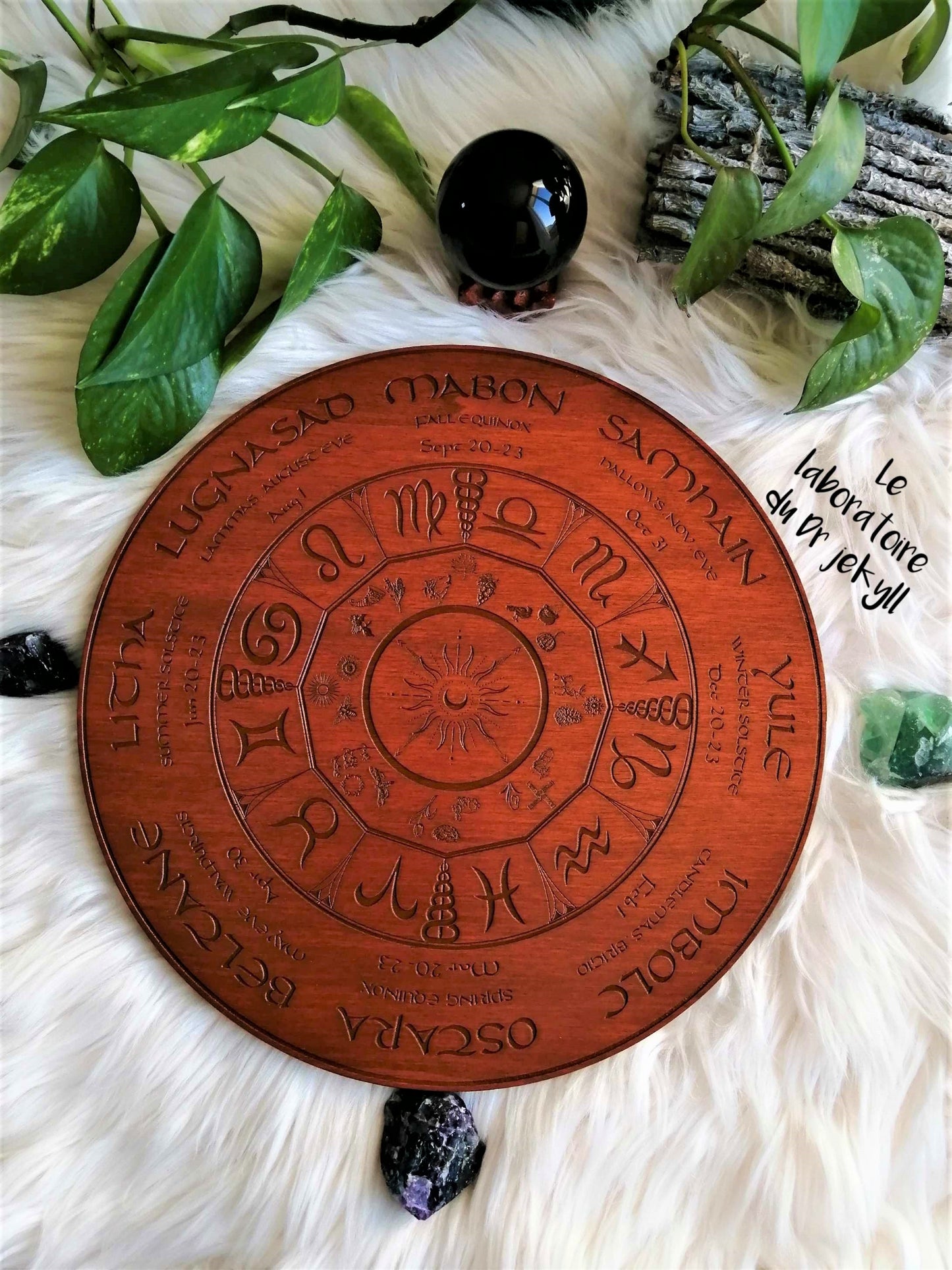 🌿 Roue de l'Année – Gravure Artisanale en Bois, Décoration Spirituelle et Ésotérique