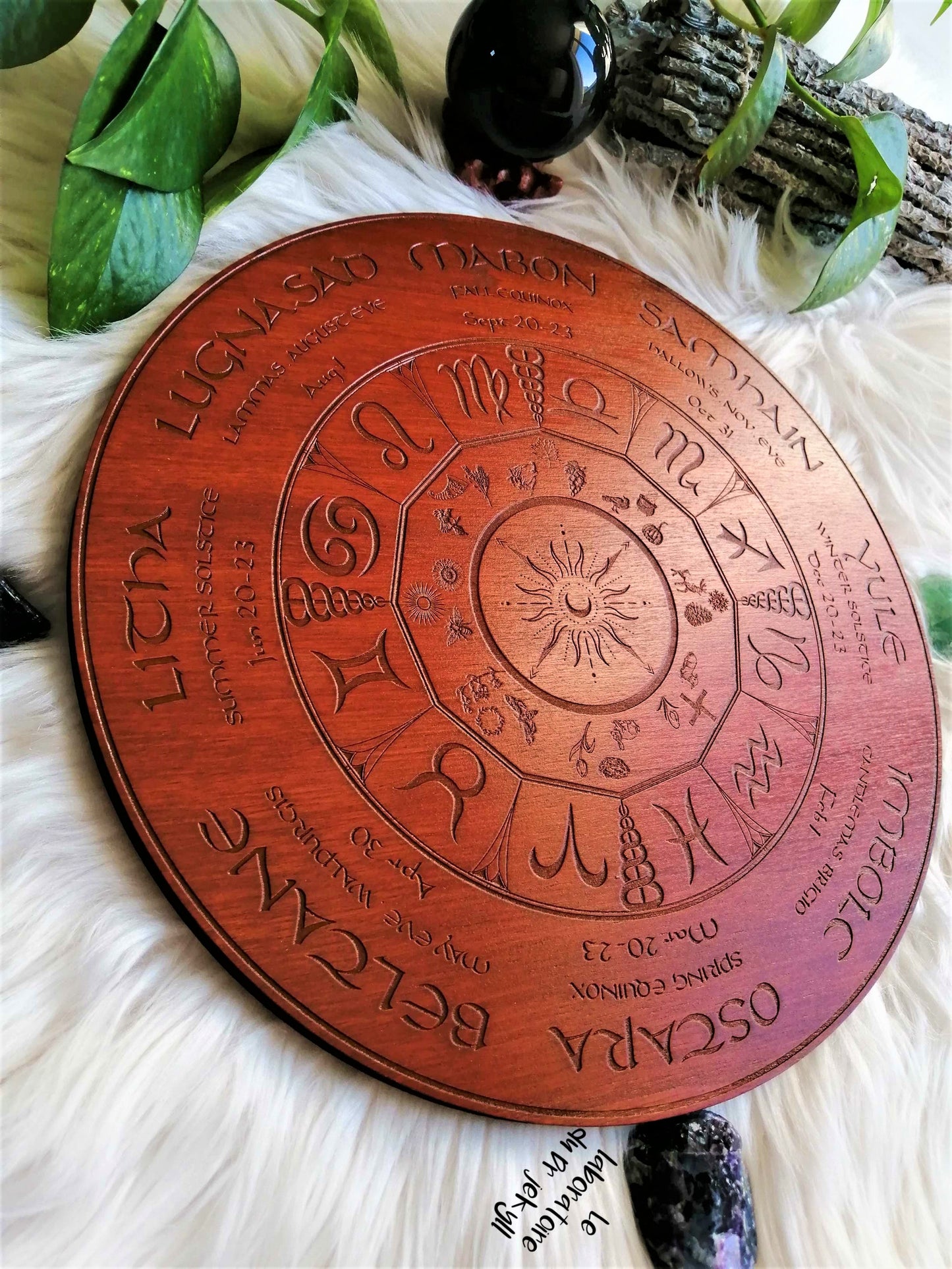 🌿 Roue de l'Année – Gravure Artisanale en Bois, Décoration Spirituelle et Ésotérique