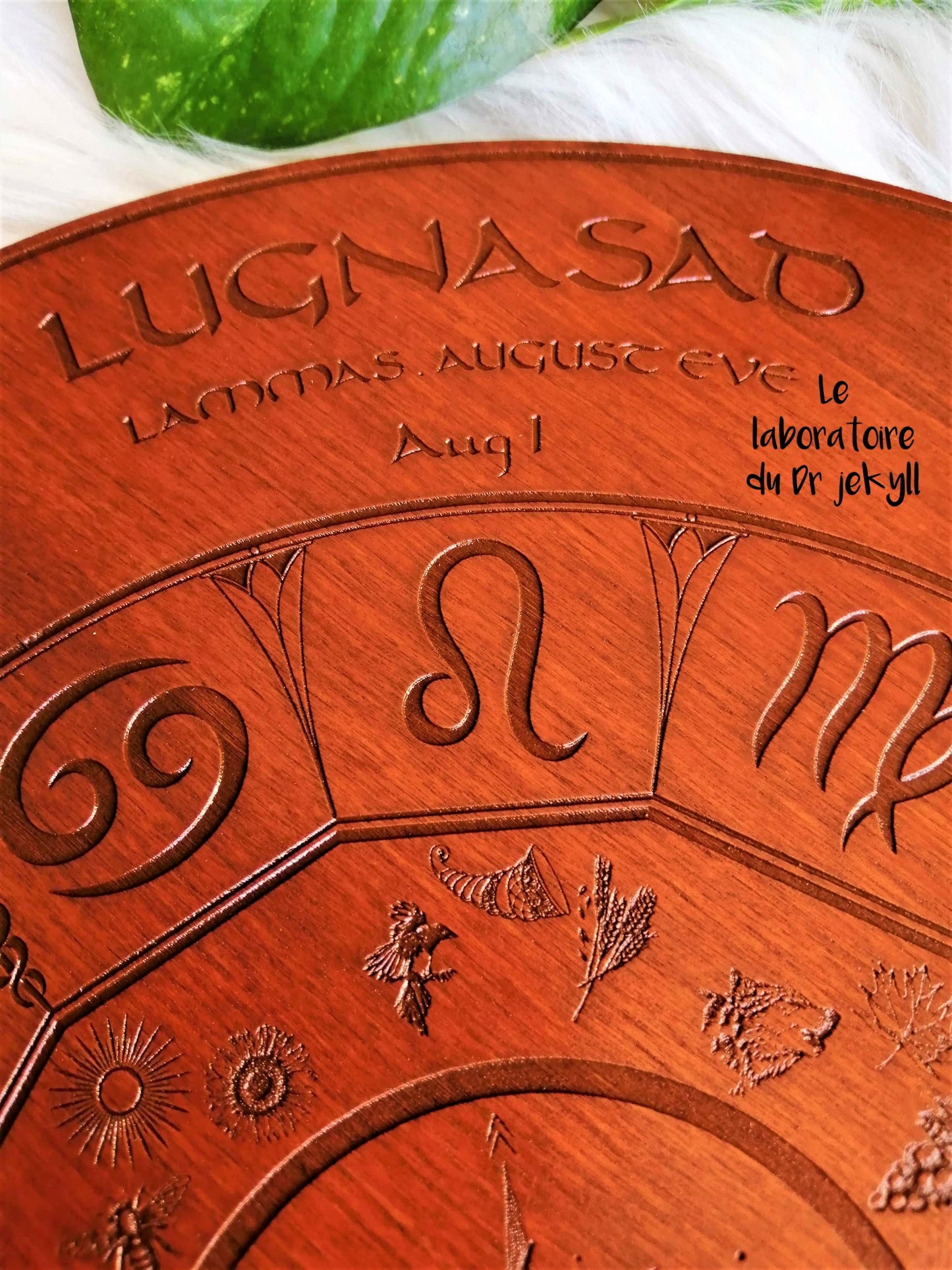 🌿 Roue de l'Année – Gravure Artisanale en Bois, Décoration Spirituelle et Ésotérique