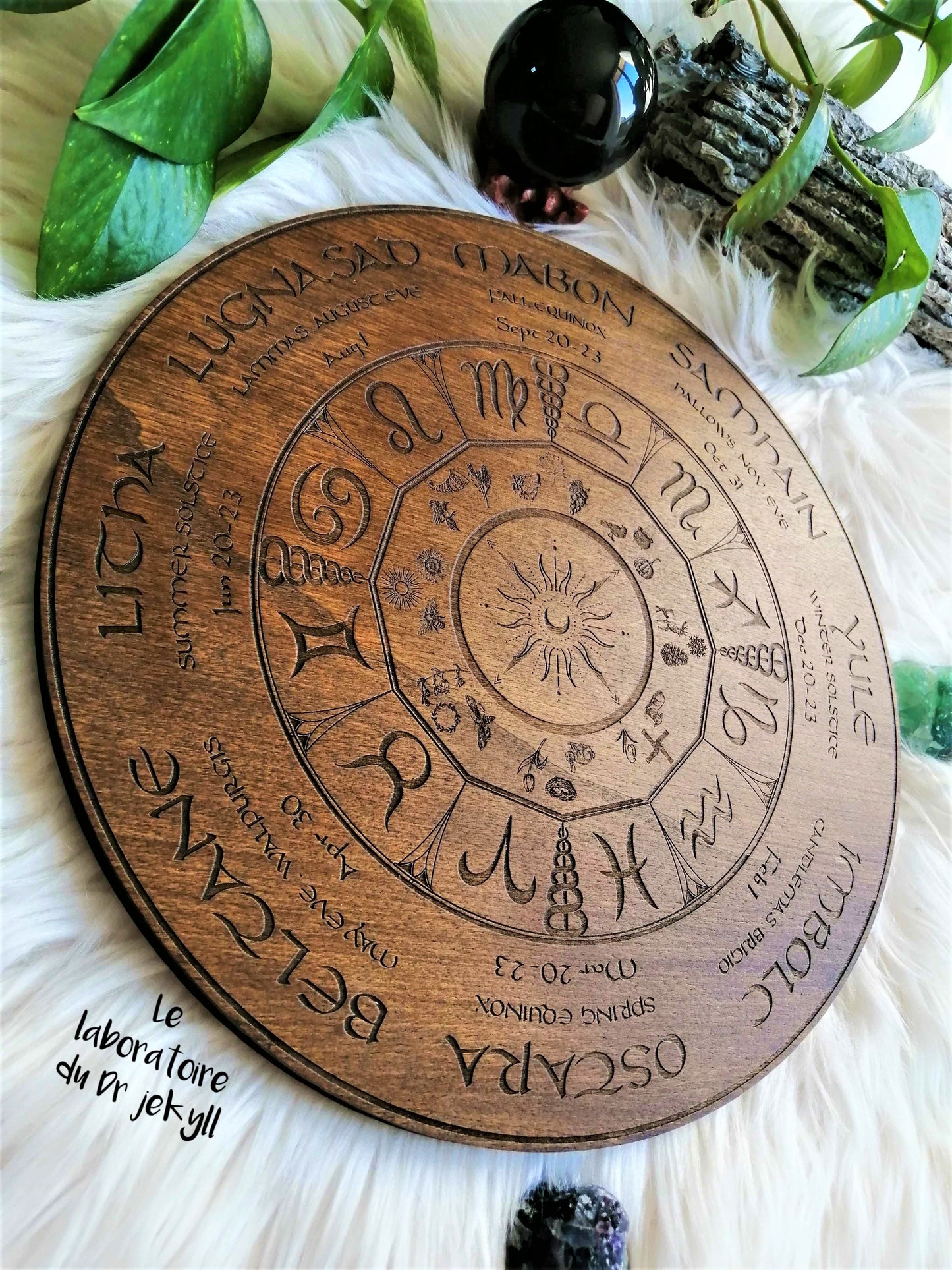 🌿 Roue de l'Année – Gravure Artisanale en Bois, Décoration Spirituelle et Ésotérique