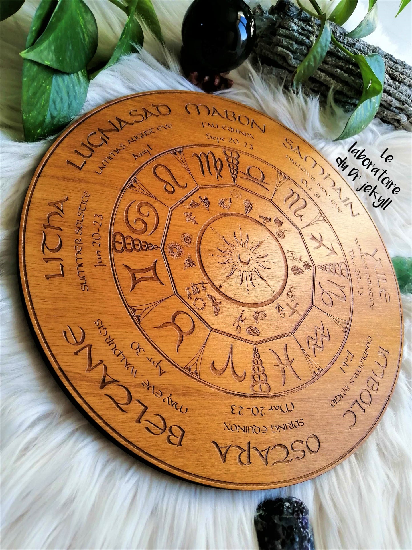 🌿 Roue de l'Année – Gravure Artisanale en Bois, Décoration Spirituelle et Ésotérique