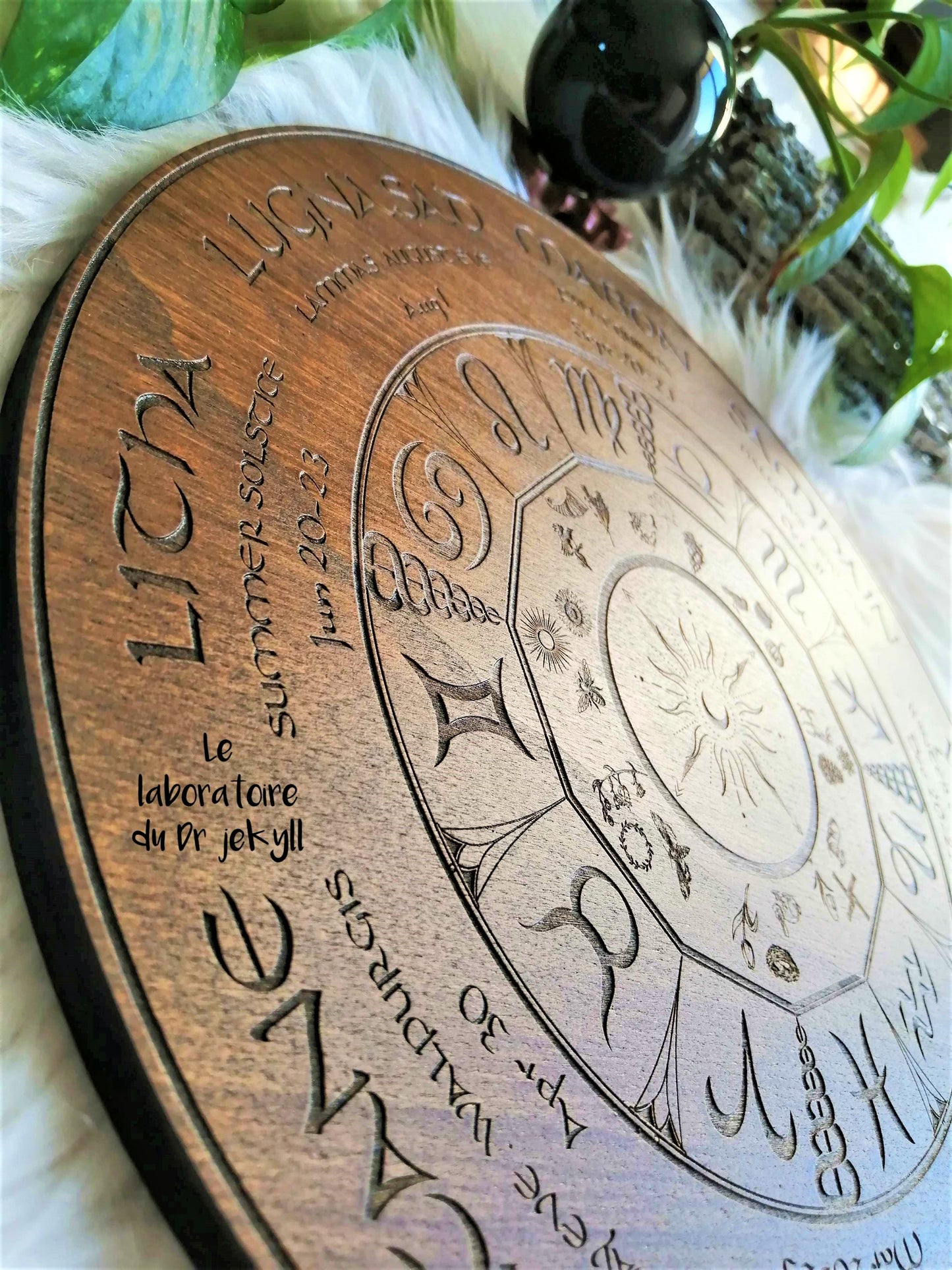 🌿 Roue de l'Année – Gravure Artisanale en Bois, Décoration Spirituelle et Ésotérique