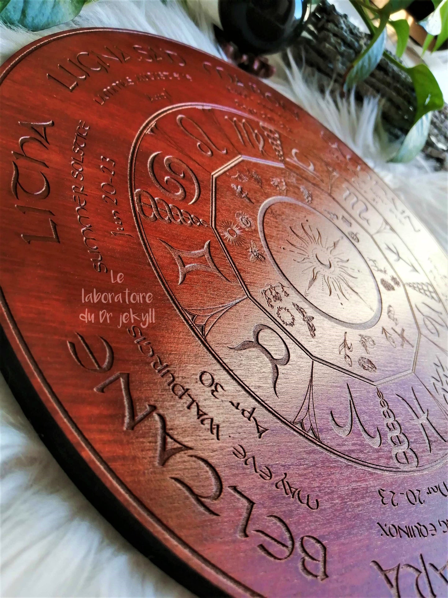 🌿 Roue de l'Année – Gravure Artisanale en Bois, Décoration Spirituelle et Ésotérique
