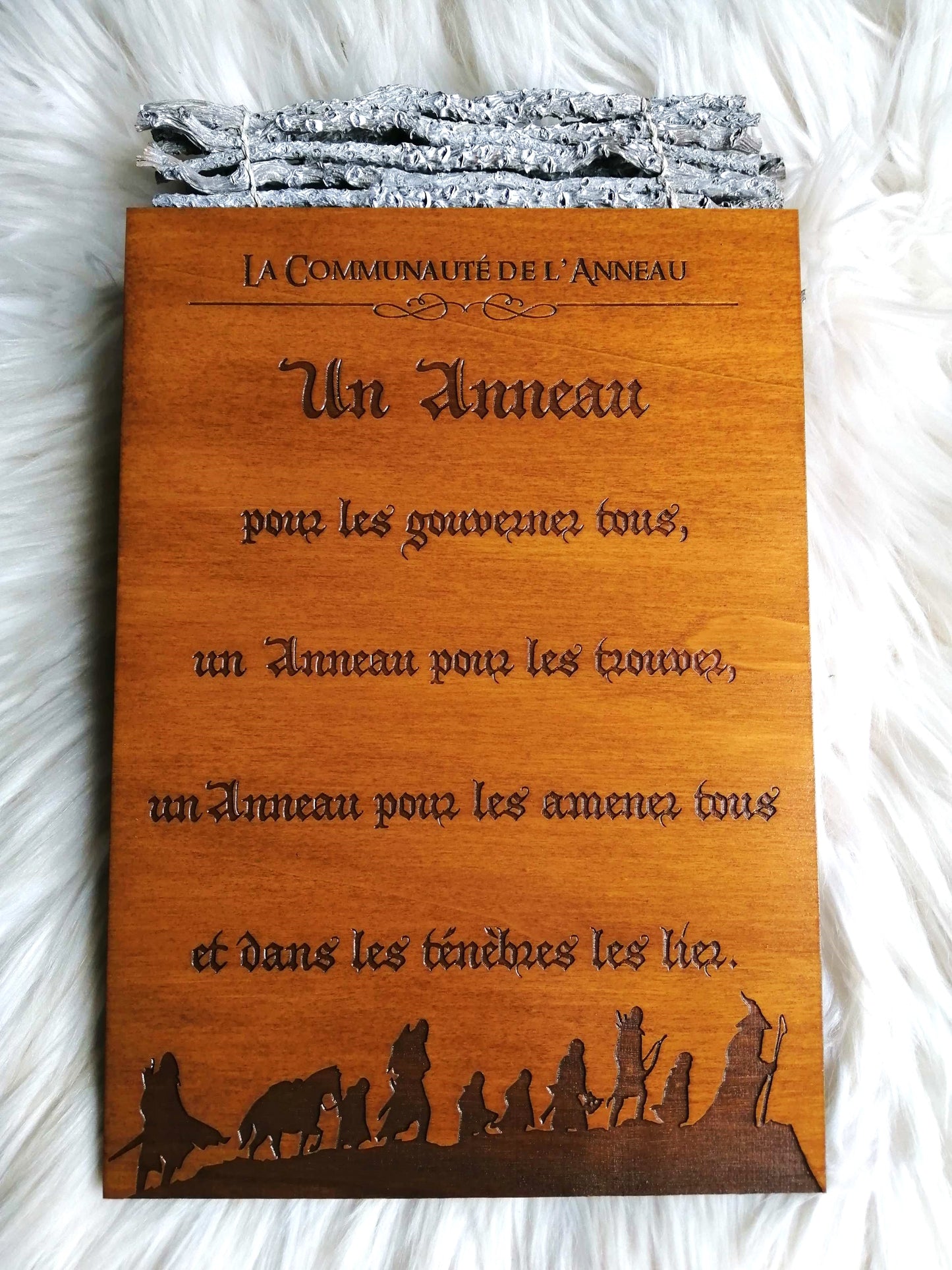 💍 La Communauté de l'Anneau – Gravure Artisanale en Bois, Décoration Épique et Unique