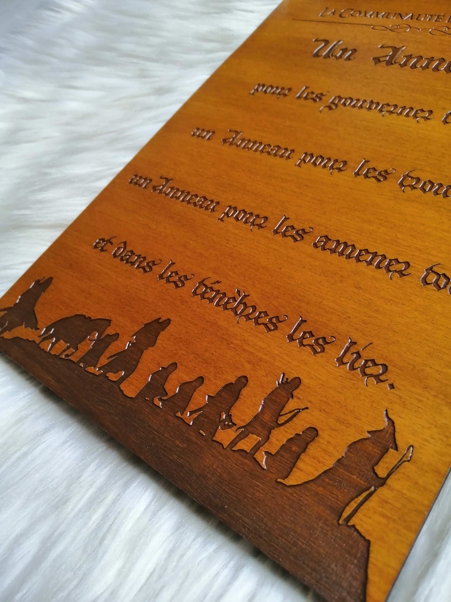 💍 La Communauté de l'Anneau – Gravure Artisanale en Bois, Décoration Épique et Unique