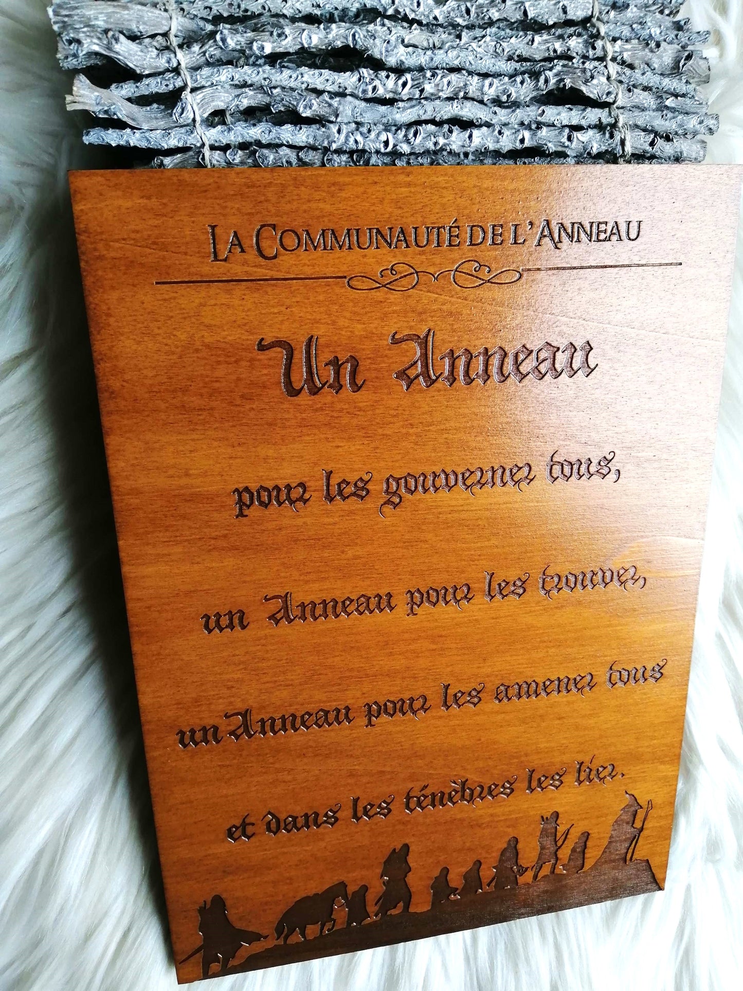 💍 La Communauté de l'Anneau – Gravure Artisanale en Bois, Décoration Épique et Unique