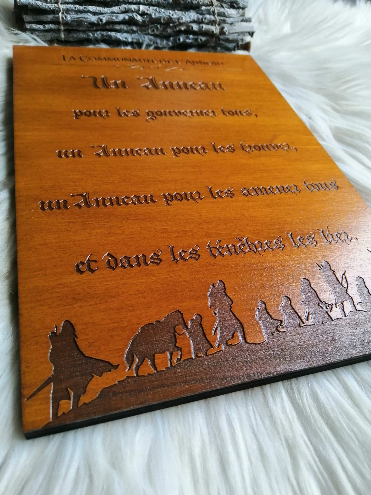 💍 La Communauté de l'Anneau – Gravure Artisanale en Bois, Décoration Épique et Unique