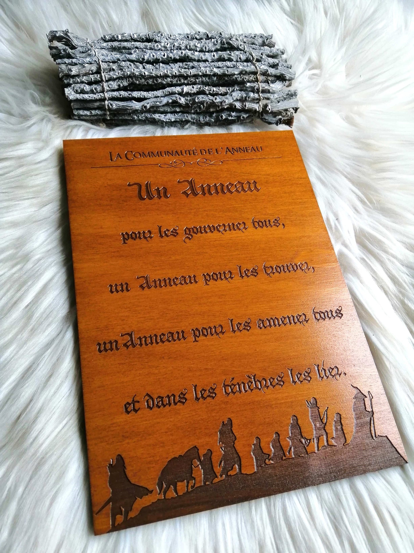 💍 La Communauté de l'Anneau – Gravure Artisanale en Bois, Décoration Épique et Unique