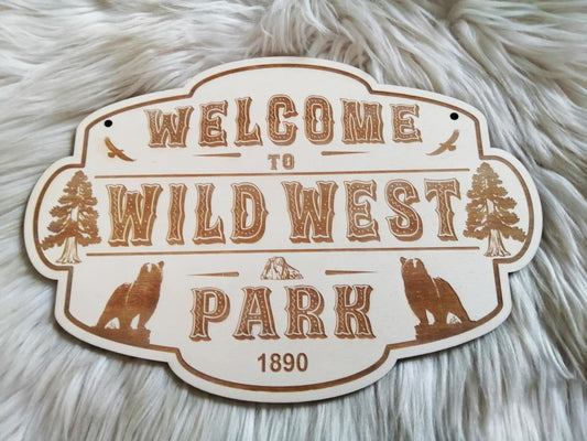 Plaque en bois gravée Welcome to Wild West Park artisanale
