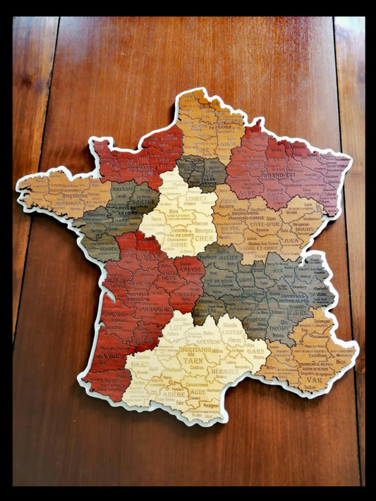  Carte de France gravée sur bois clair – décoration murale artisanale