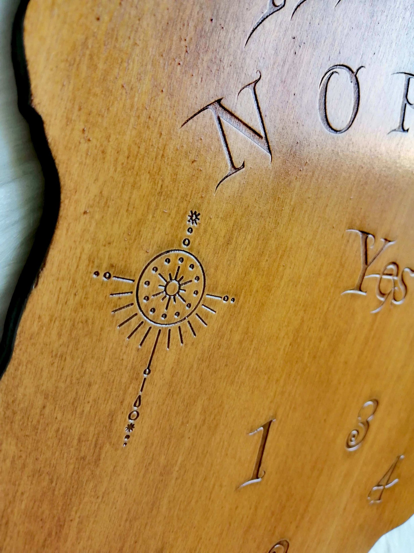 Planche Ouija Chrysalide Artisanale - Grand Format en Bois, Divination et Décoration Ésotérique Mystique
