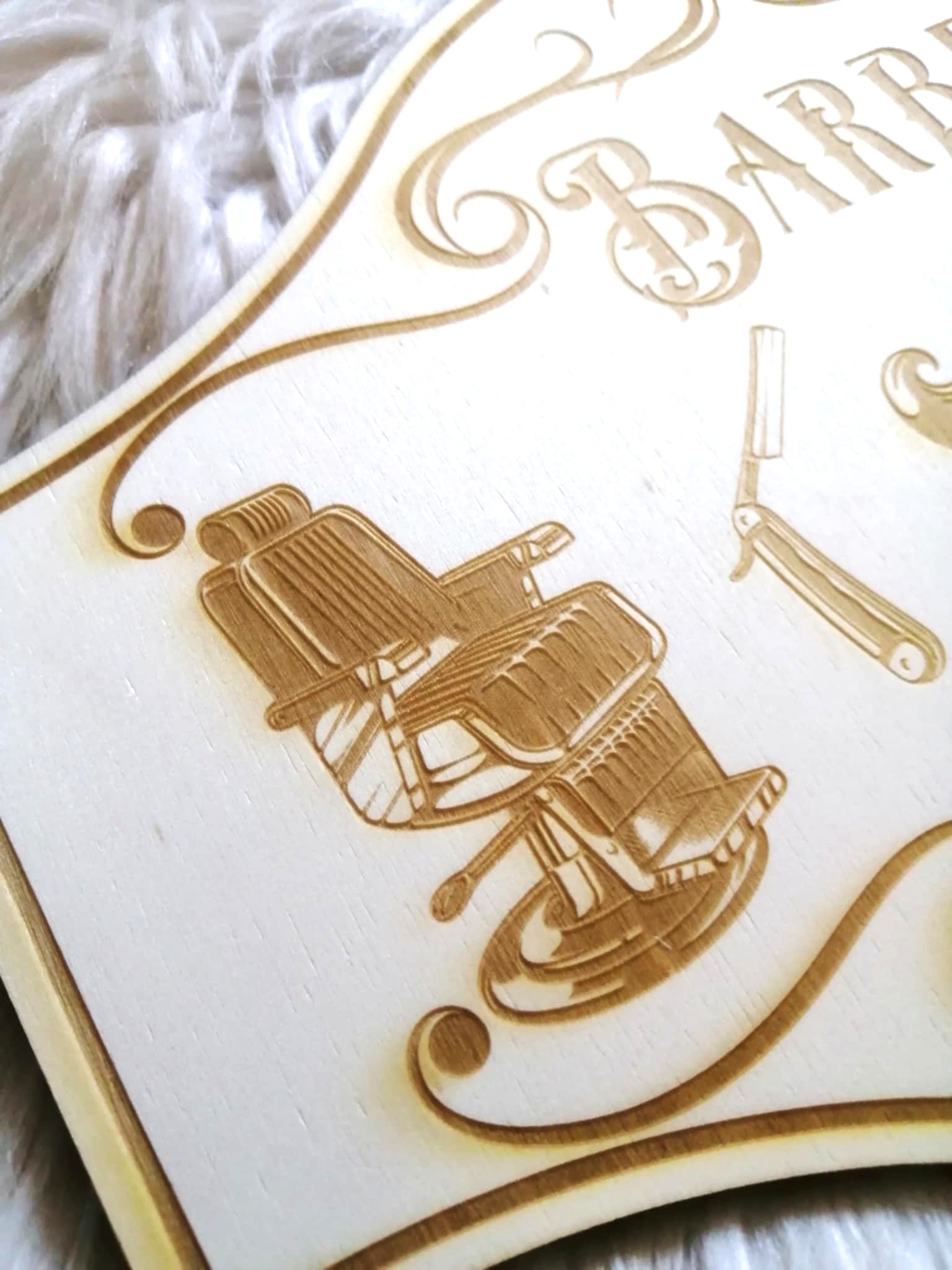 Détail de la gravure sur la plaque Barber Shop