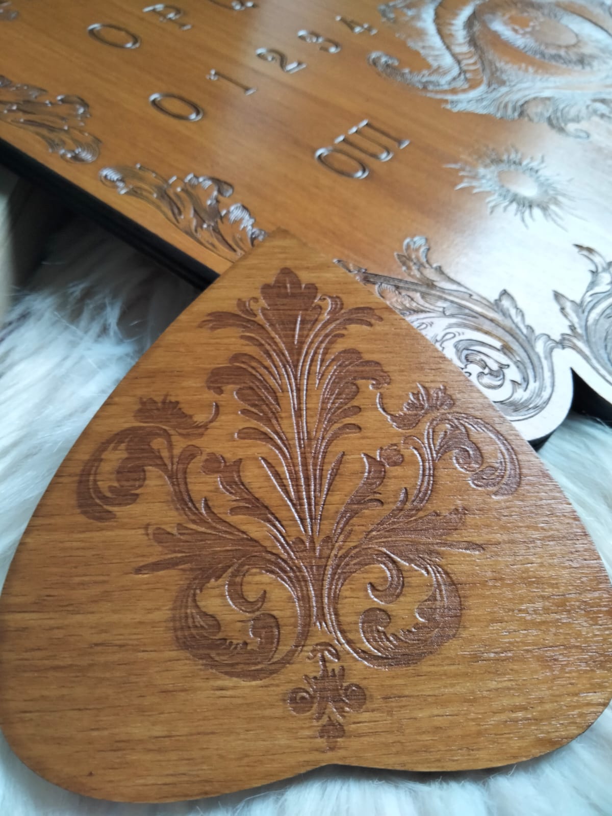 Décoration witchy ésotérique planche Ouija en bois gravé